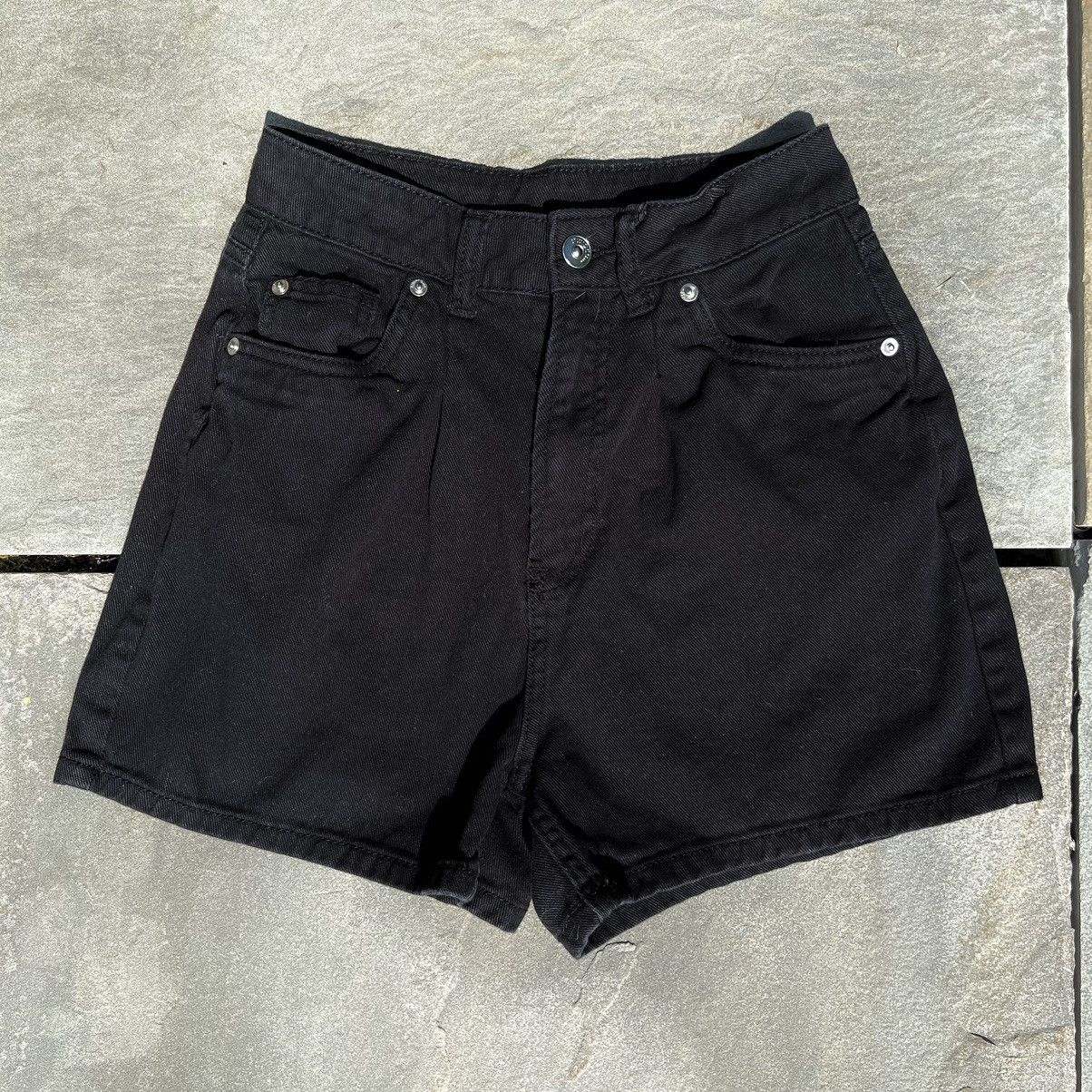 H&M High Waist Black Denim Short Shorts Size 26" / US 2 / IT 38 - 1 Thumbnail