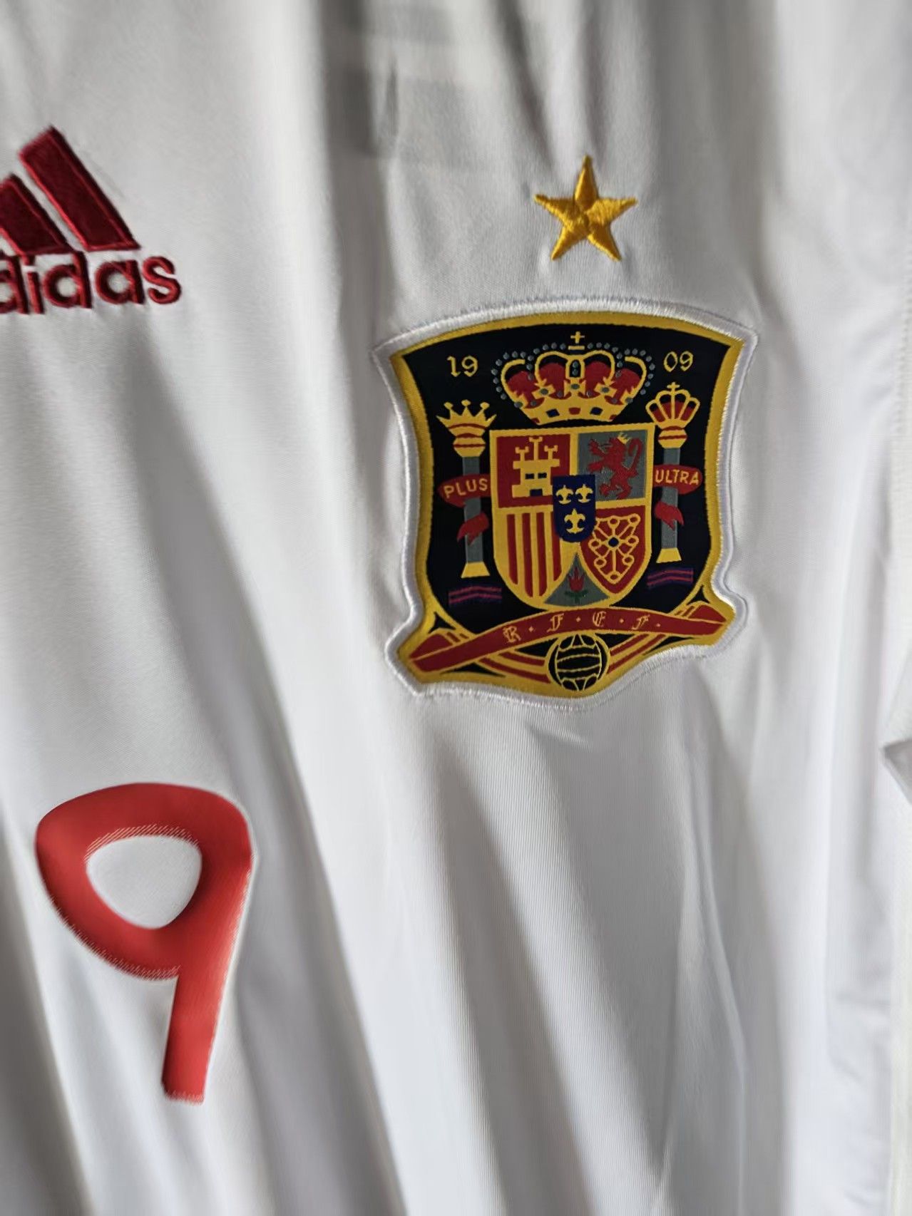 Other 2011 2012 Spain 9 Fernando Torres Jersey White Size US XL / EU 56 / 4 - 5 Thumbnail