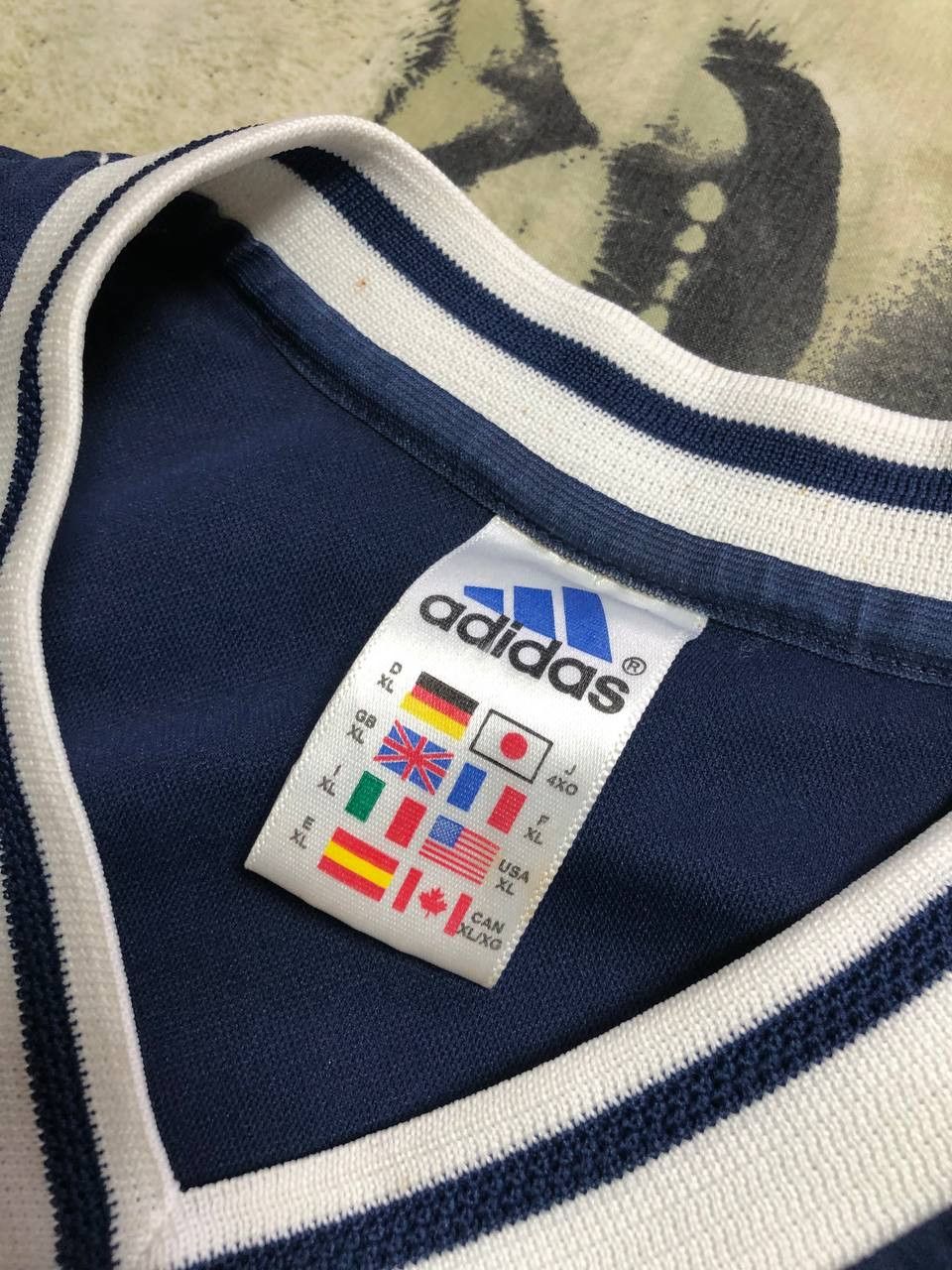 Adidas Vintage Adidas Embroidered Logo Short Sleeve T-Shirt Size XL Size US XL / EU 56 / 4 - 2 Thumbnail