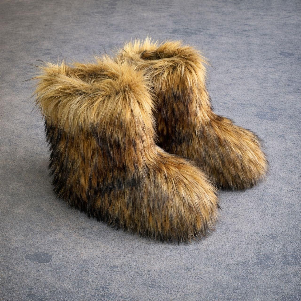 Japanese Brand Fluffy Faux Fur Snow Boots Size US 6 / IT 36 - 1 Thumbnail