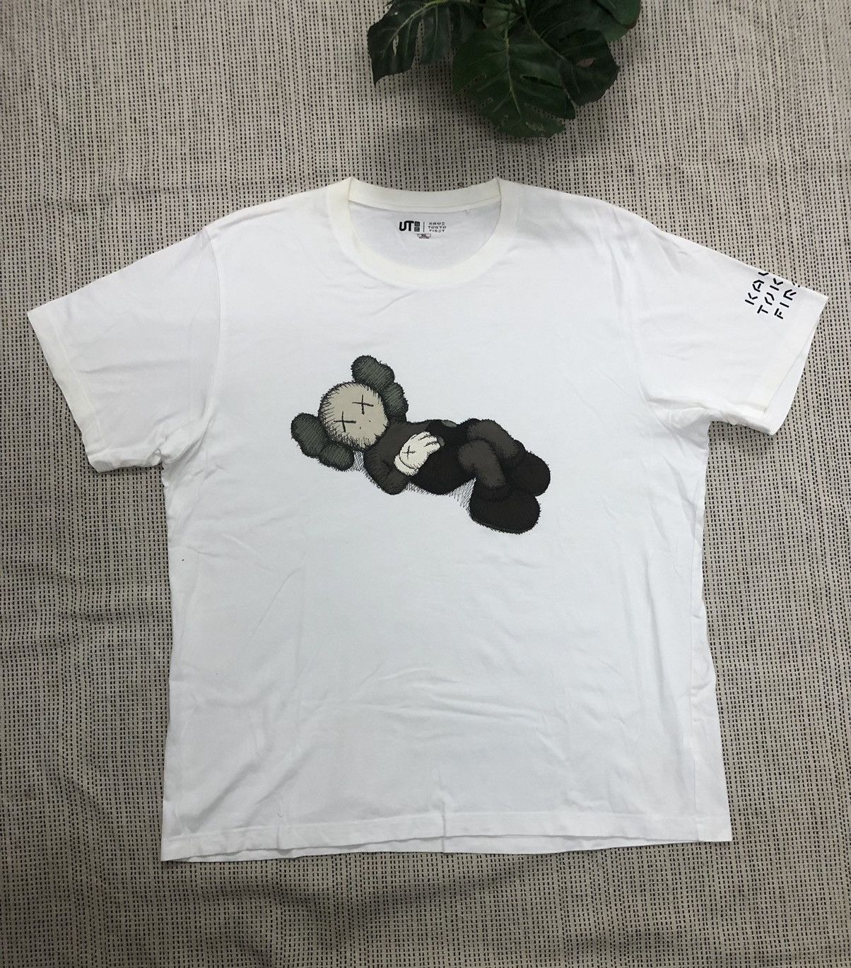 Japanese Brand × Kaws × Uniqlo Kaws x Uniqlo Collabration Tee Size US XXL / EU 58 / 5 - 2 Thumbnail