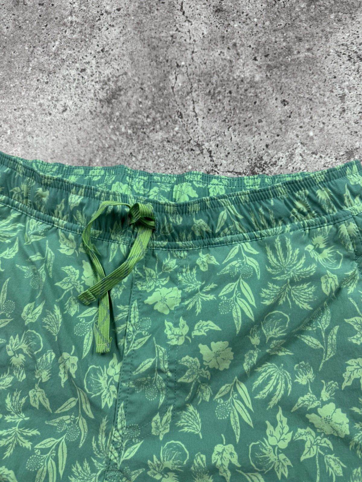 Patagonia × Vintage Patagonia pattern baggies swim flower rare surf Y2K Size US 32 / EU 48 - 3 Thumbnail