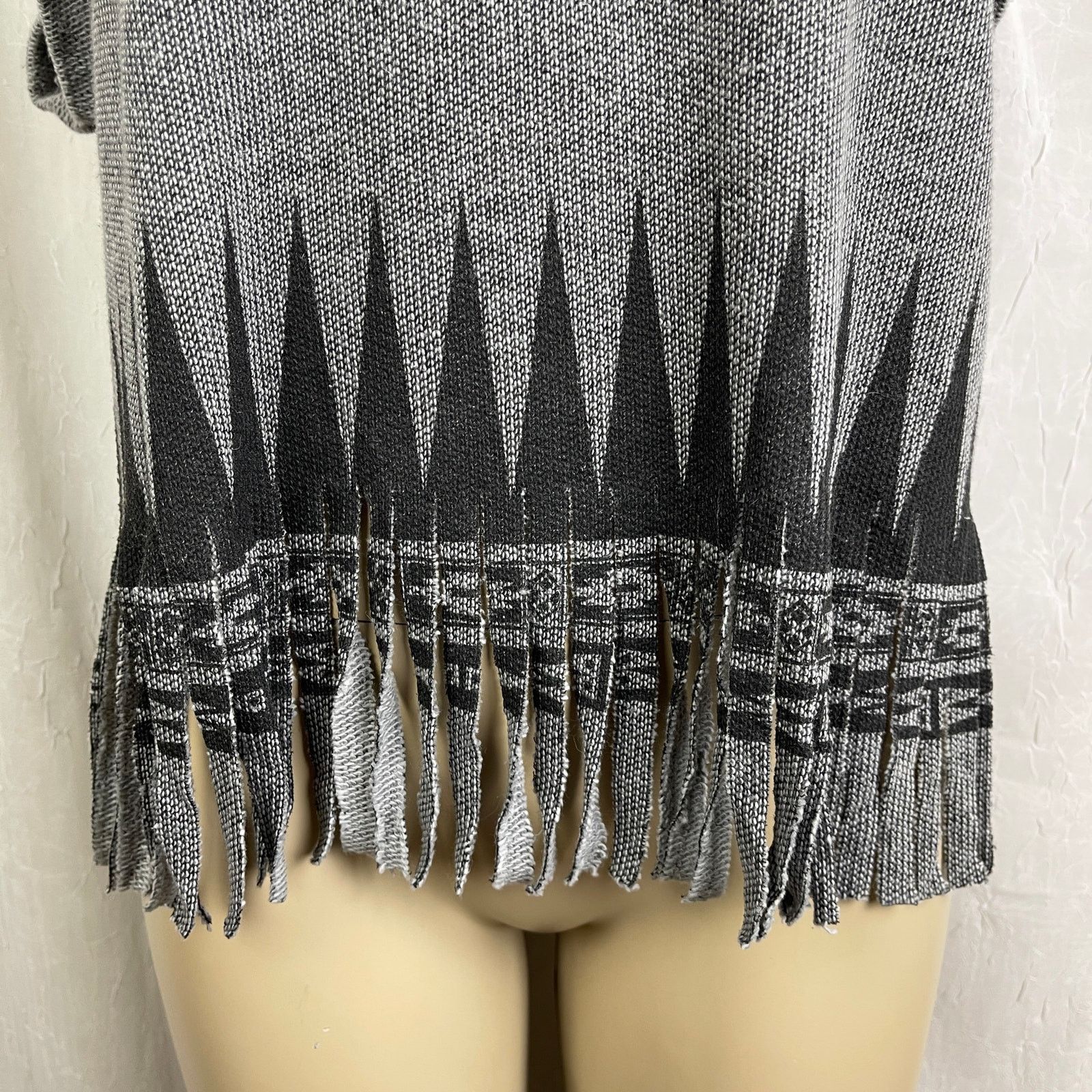 Forever 21 Forever 21 Grey Black Studded Fringe Top Southwestern Print Size S / US 4 / IT 40 - 3 Thumbnail