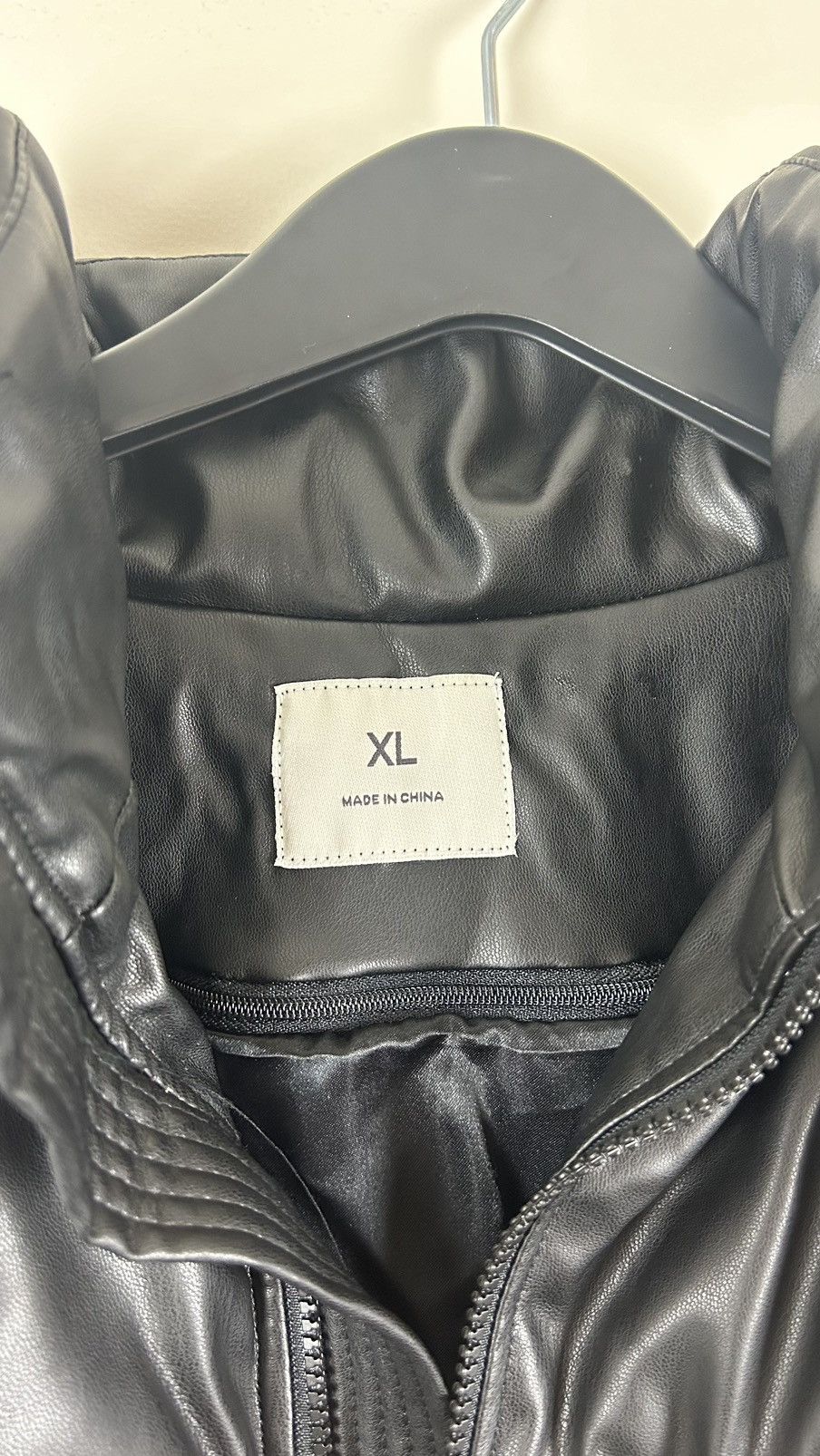 Vintage Black Leather jacket medium men (XL women) Size XL / US 12-14 / IT 48-50 - 2 Thumbnail