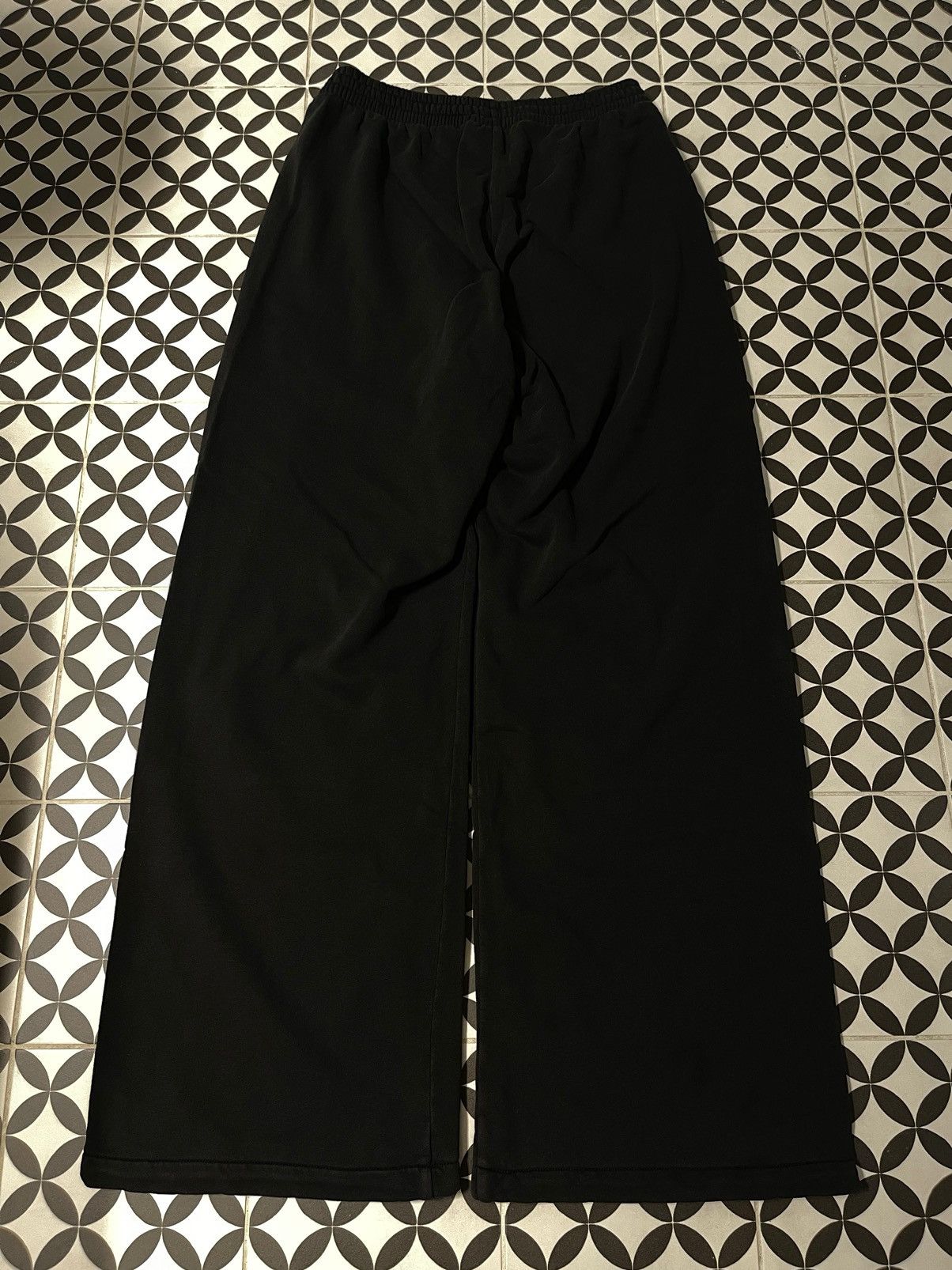 Balenciaga × Gap × Kanye West YEEZY GAP WIDE LEG FRARED SWEATPANTS BLACK Size US 30 / EU 46 - 3 Thumbnail