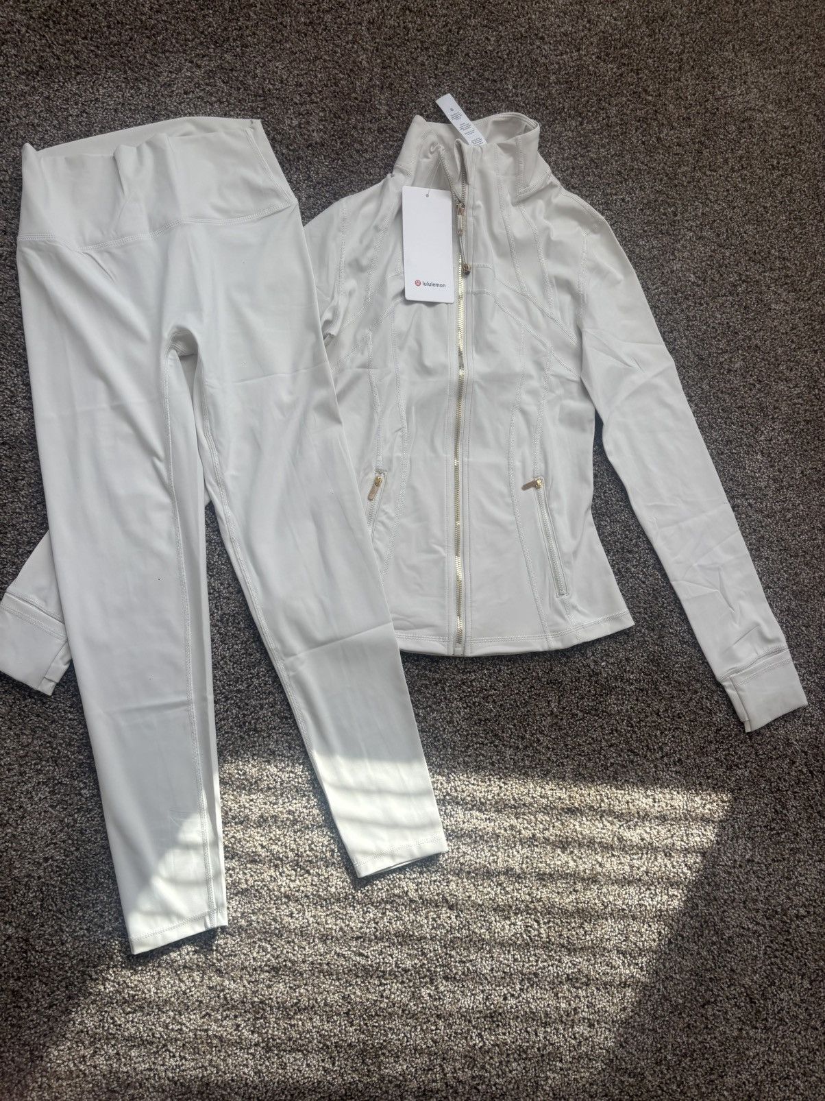 Lululemon Lululemon two piece white creme set size 6 Size M / US 6-8 / IT 42-44 - 1 Thumbnail