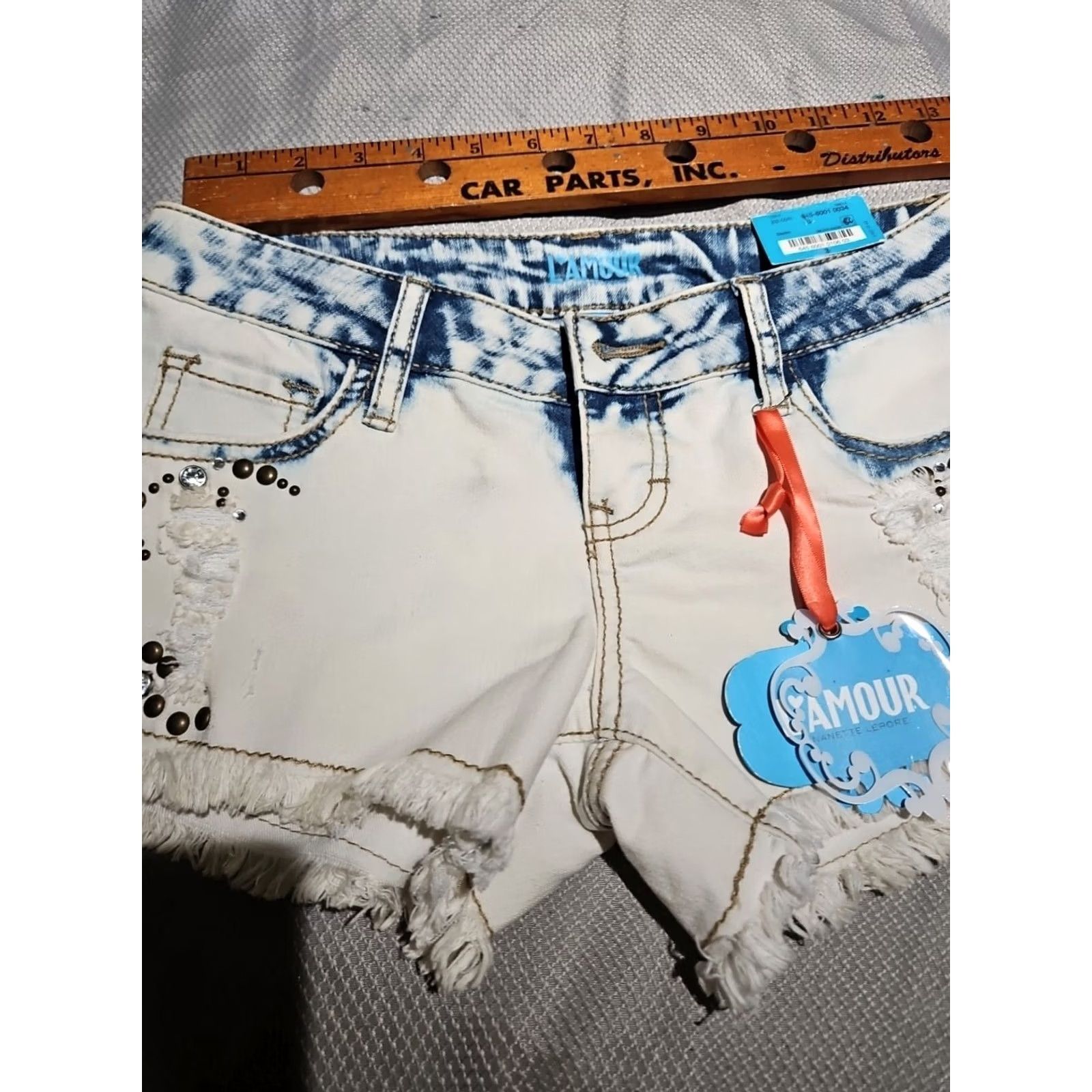 Nanette Lepore Nanette Lepore Shorts Womens 3 Size White Blue Acid Jean Embroidered Frayed Hem Size 26" / US 2 / IT 38 - 3 Thumbnail