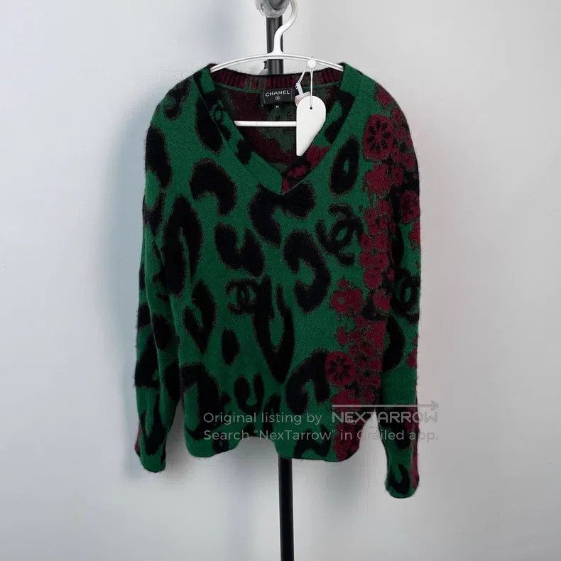 Chanel Chanel Red and green colour matching leopard V-neck sweate Size XS / US 0-2 / IT 36-38 - 1 Thumbnail