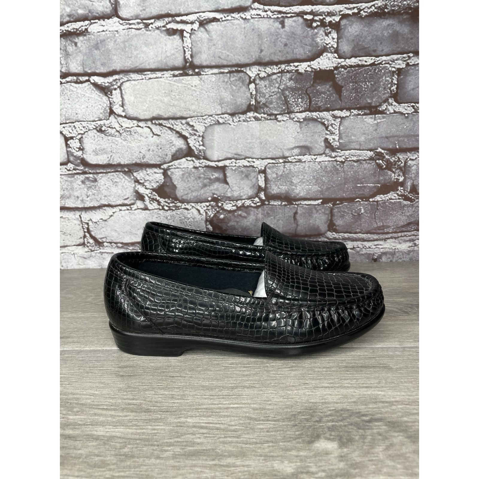 Other SAS Simplify Black Croc Patent Tripad Slip On Flats Shoes Wo Size US 6.5 / IT 36.5 - 11 Thumbnail
