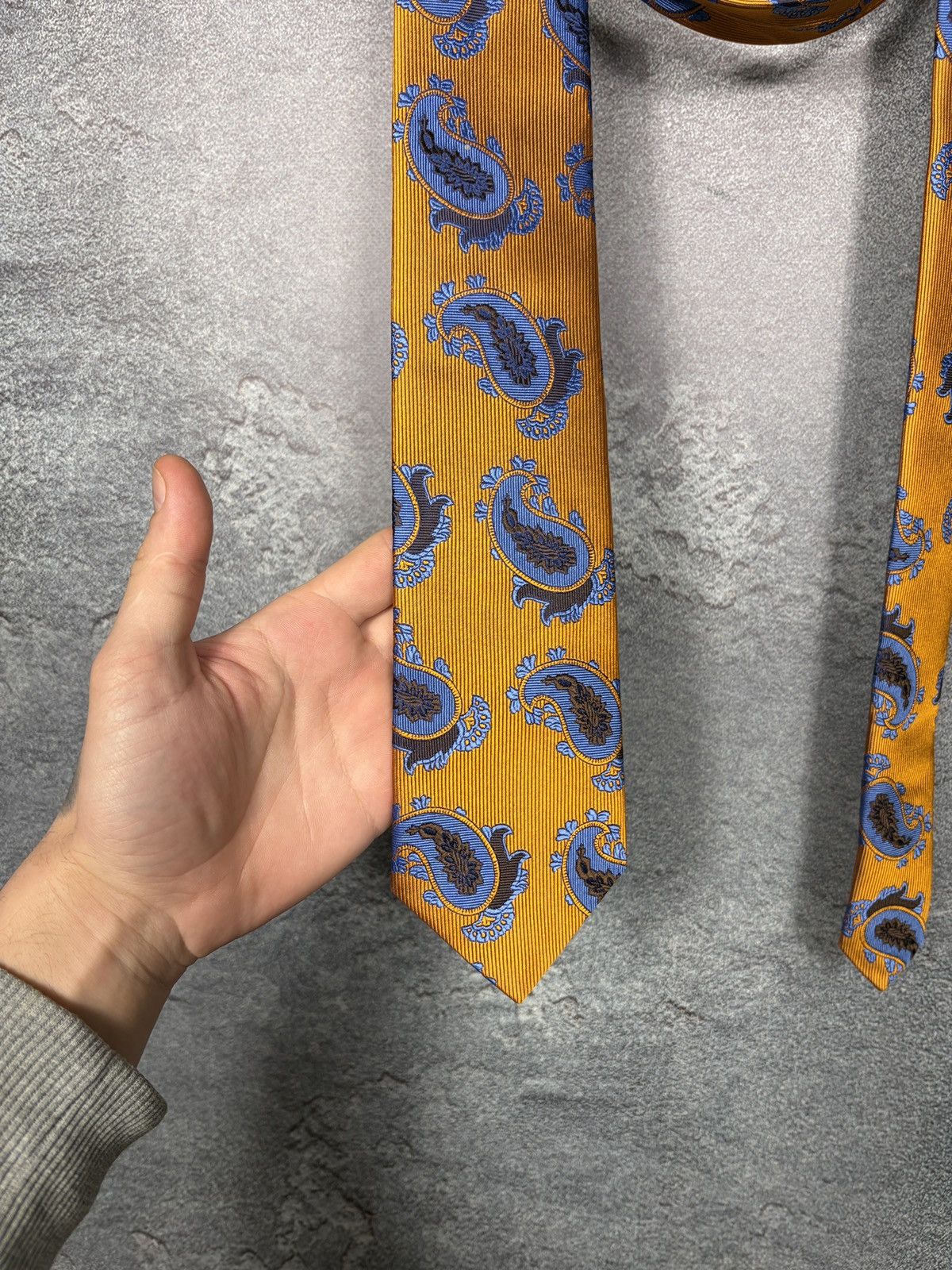 Hermes Seaward and Stearn Orange Paisley Silk Tie Size ONE SIZE - 2 Thumbnail