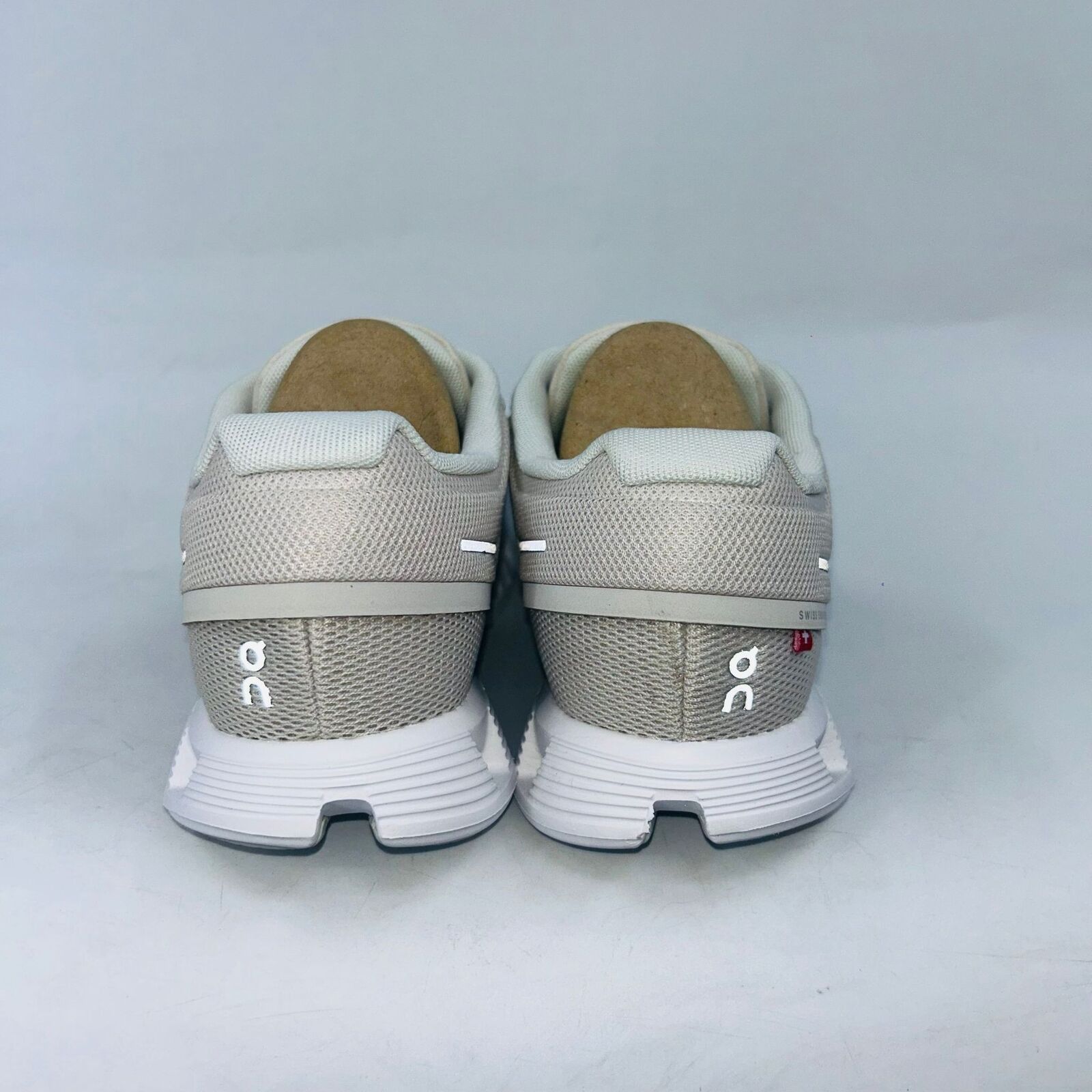 On ON RUNNING CLOUD 5 WOMENS PEARL/WHITE RUNNING SHOES SIZE 9B Size US 9 / IT 39 - 3 Thumbnail