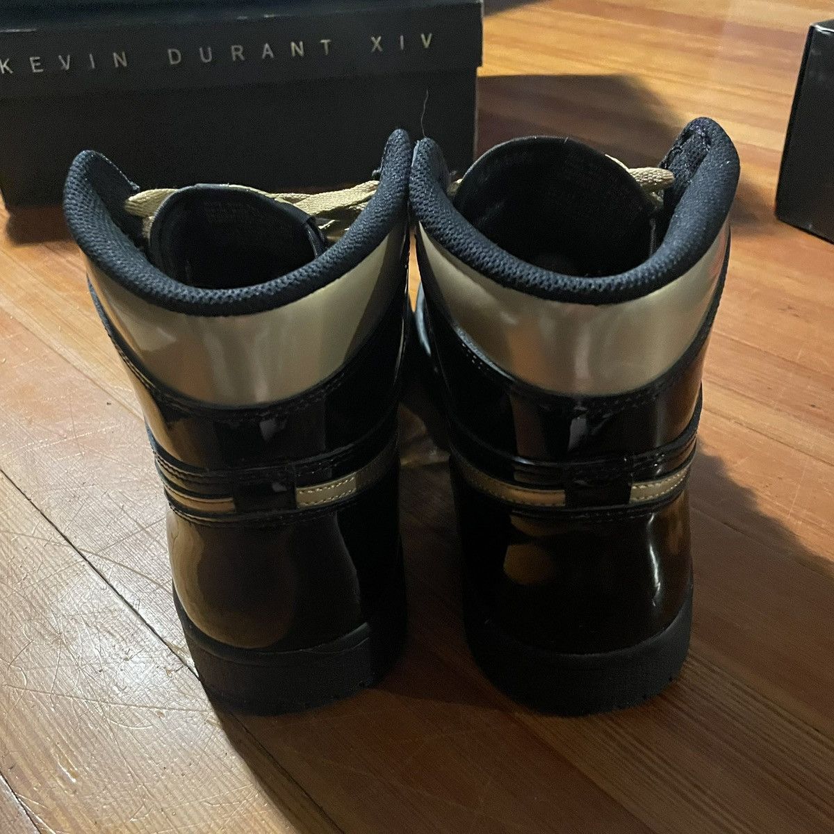 Jordan Brand Jordan 1 Retro High “black metallic gold” Size US 10 / EU 43 - 9 Thumbnail