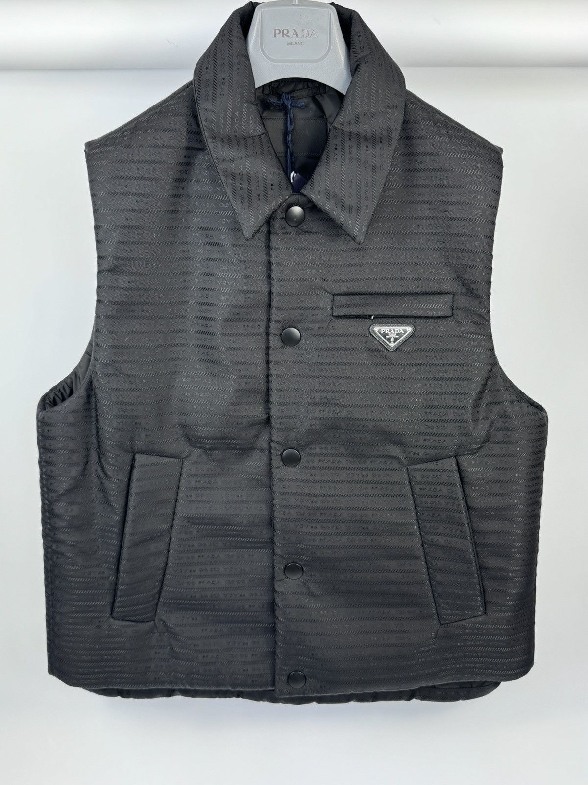 Prada LOGO PRINT VEST Size US L / EU 52-54 / 3 - 1 Thumbnail