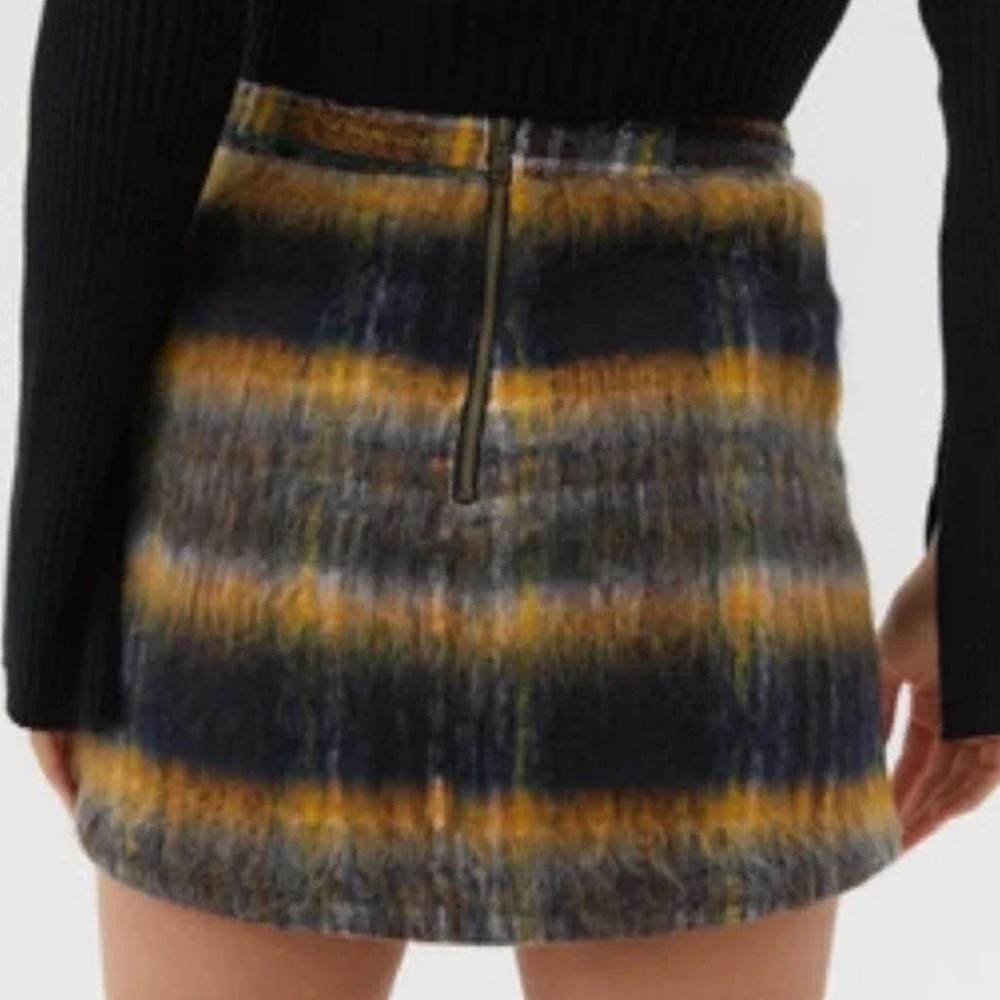 Urban Outfitters Urban Outfitters l Journey Wool Pelmet Mini Skirt Size Small Size 28" / US 6 / IT 42 - 2 Thumbnail