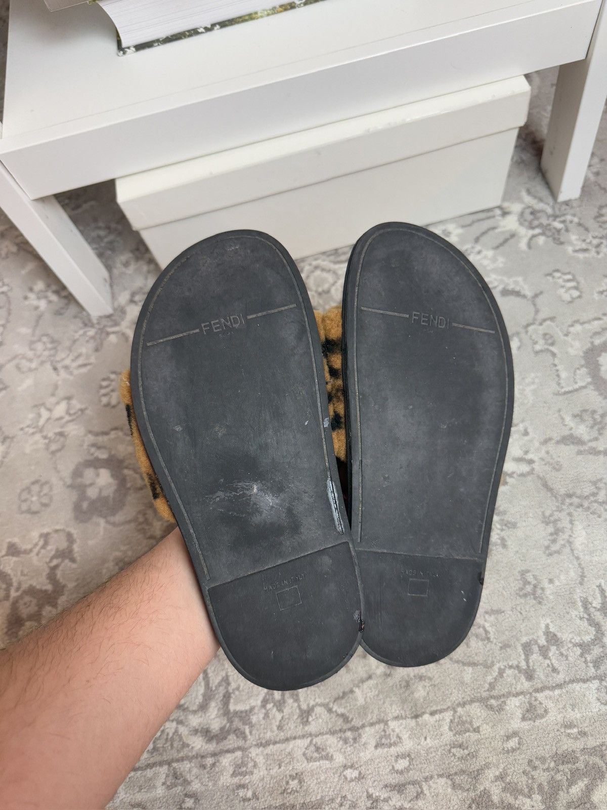 Designer × Fendi Fendi faux fur slippers flip flops US8 designer luxury classy Size US 8 / IT 38 - 8 Thumbnail