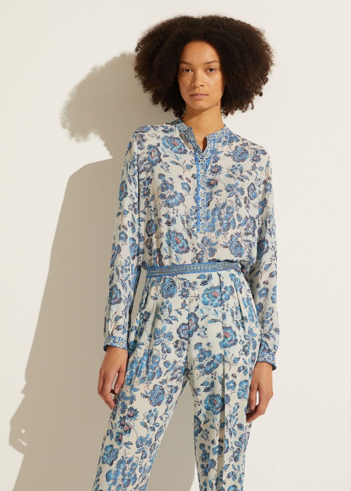 Loro Piana o1srvl11e1224 Satin Olga Shirt in Blue & White Size L / US 10 / IT 46 - 2 Thumbnail