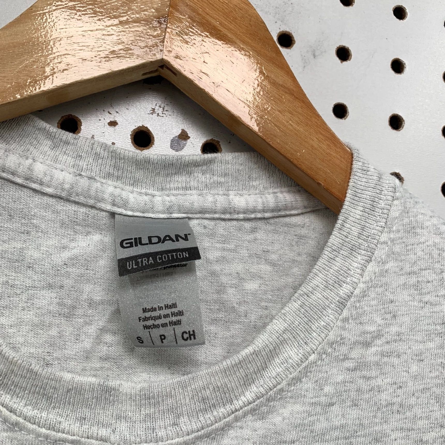 Gildan University Chicago Booth T Shirt Mens Small Gray School Of Business TEE Size US S / EU 44-46 / 1 - 4 Thumbnail