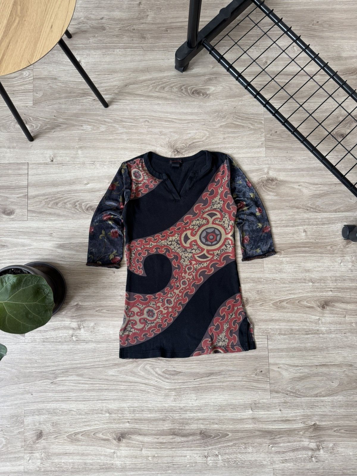 Custo Barcelona Vintage Y2K Custo Barcelona Printed Velour Sleeves Top Size L / US 10 / IT 46 - 1 Thumbnail