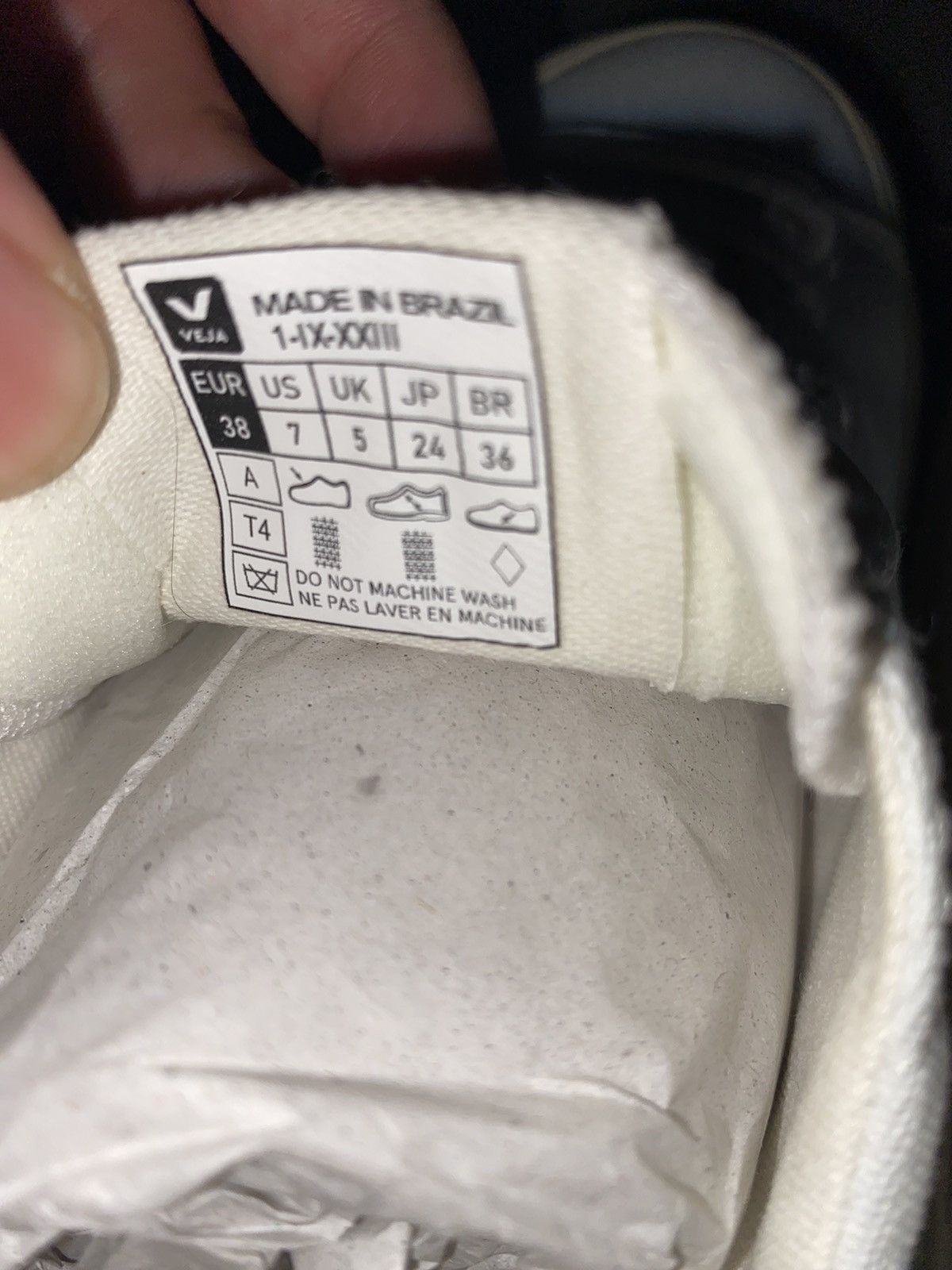 Veja VEJA V-12 Extra White Cream Size US 7 / IT 37 - 7 Thumbnail