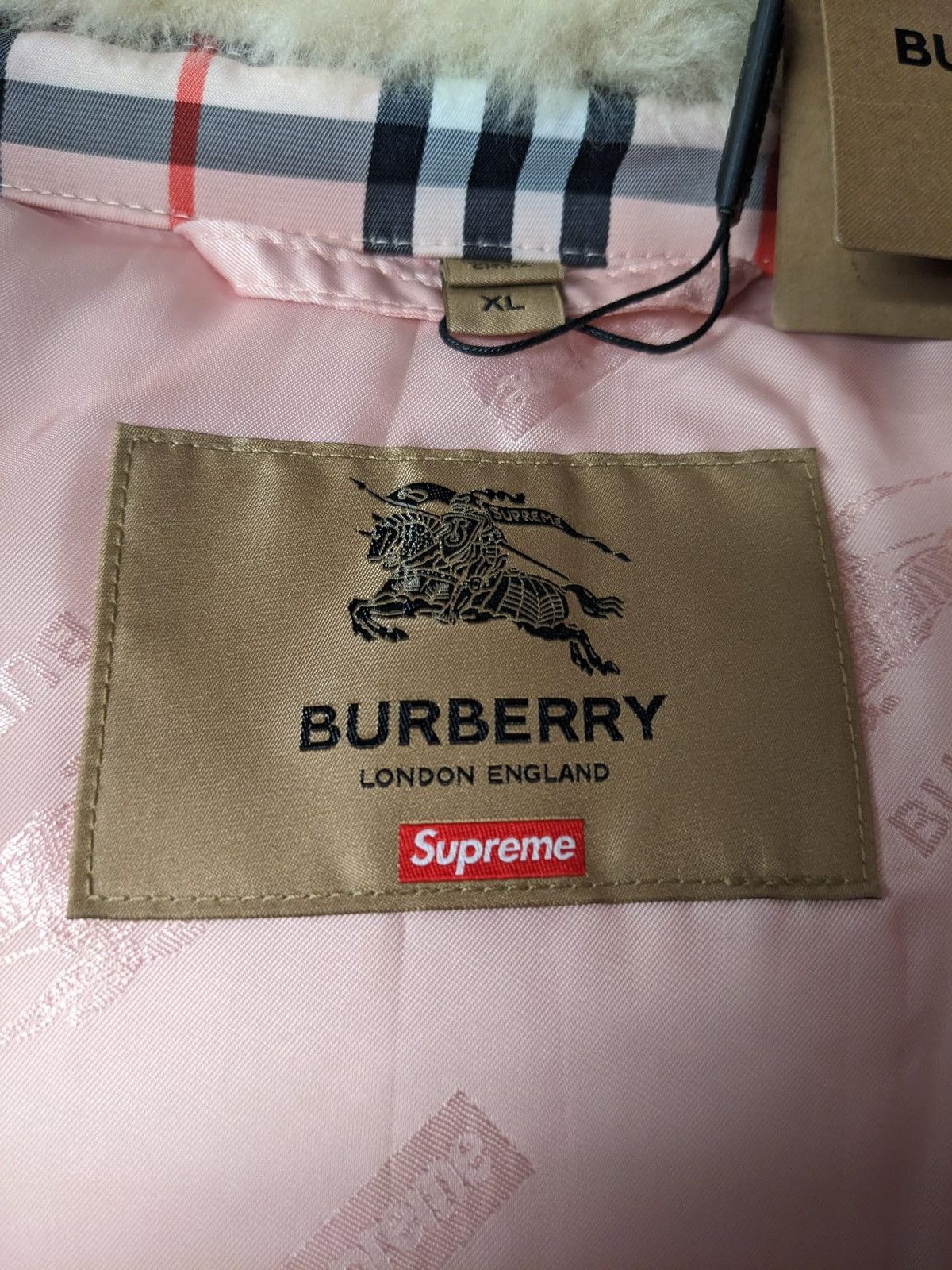 Supreme SS22 SUPREME X BURBERRY SHEARLING COLLAR DOWN JACKET PINK Size US XL / EU 56 / 4 - 4 Thumbnail