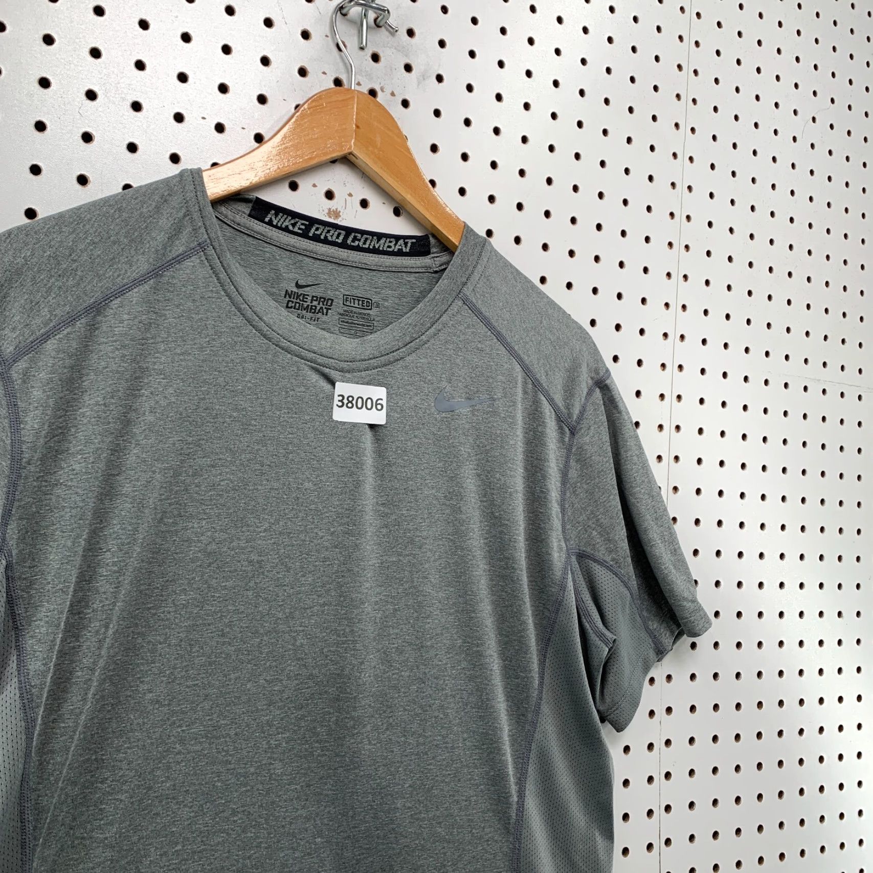 Nike Nike Pro Combat Active Shirt Mens Large Gray Fitted Short Sleeve Crew Neck T-Shirt Compression Athletic 20.5x29 Size US L / EU 52-54 / 3 - 6 Thumbnail