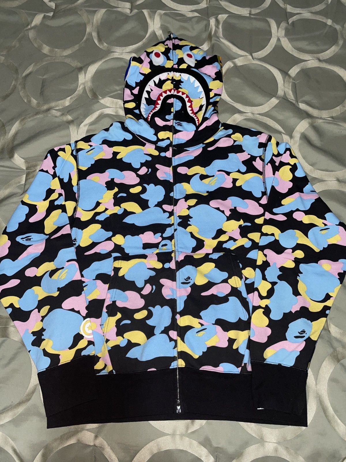 Bape Bape candy camo shark hoodie M rare Size US M / EU 48-50 / 2 - 1 Thumbnail