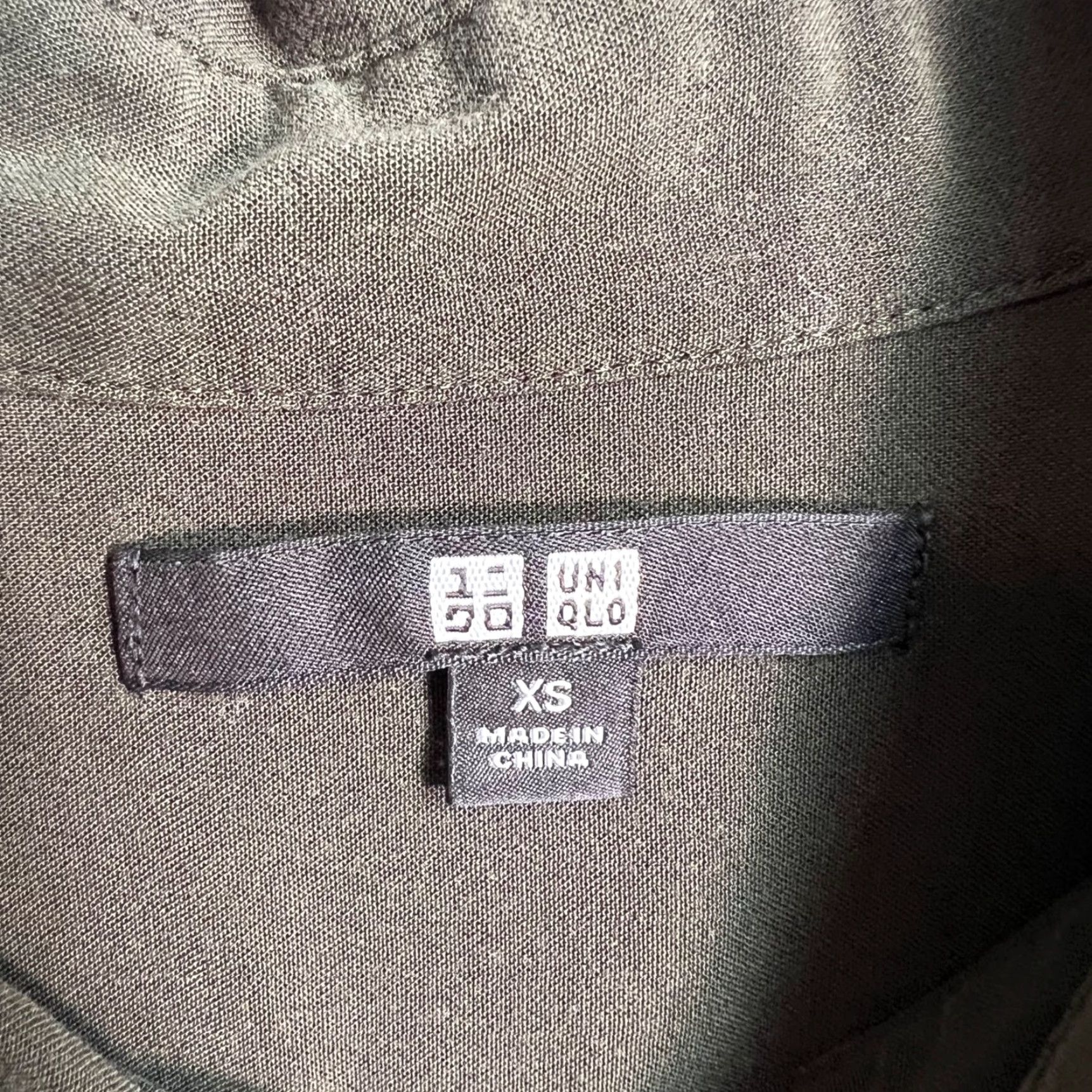 Uniqlo Uniqlo Womens Long Sleeve Button-Up Shirt XS Green Casual Pockets 2010s Size XS / US 0-2 / IT 36-38 - 3 Thumbnail