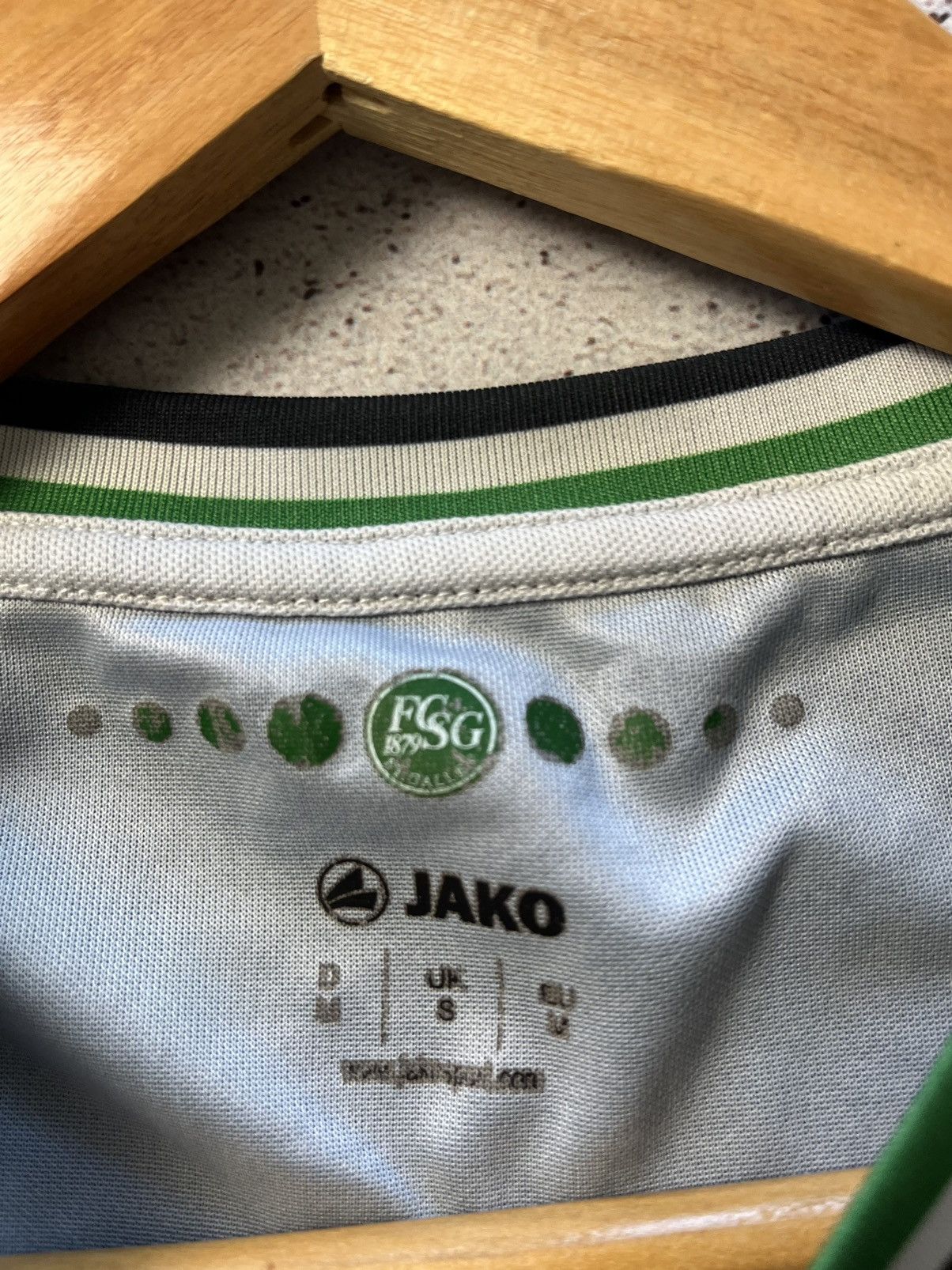Sports Specialties Jako St Gallen Away 2016/2017 Soccer Jersey Football shirt Size US S / EU 44-46 / 1 - 9 Thumbnail
