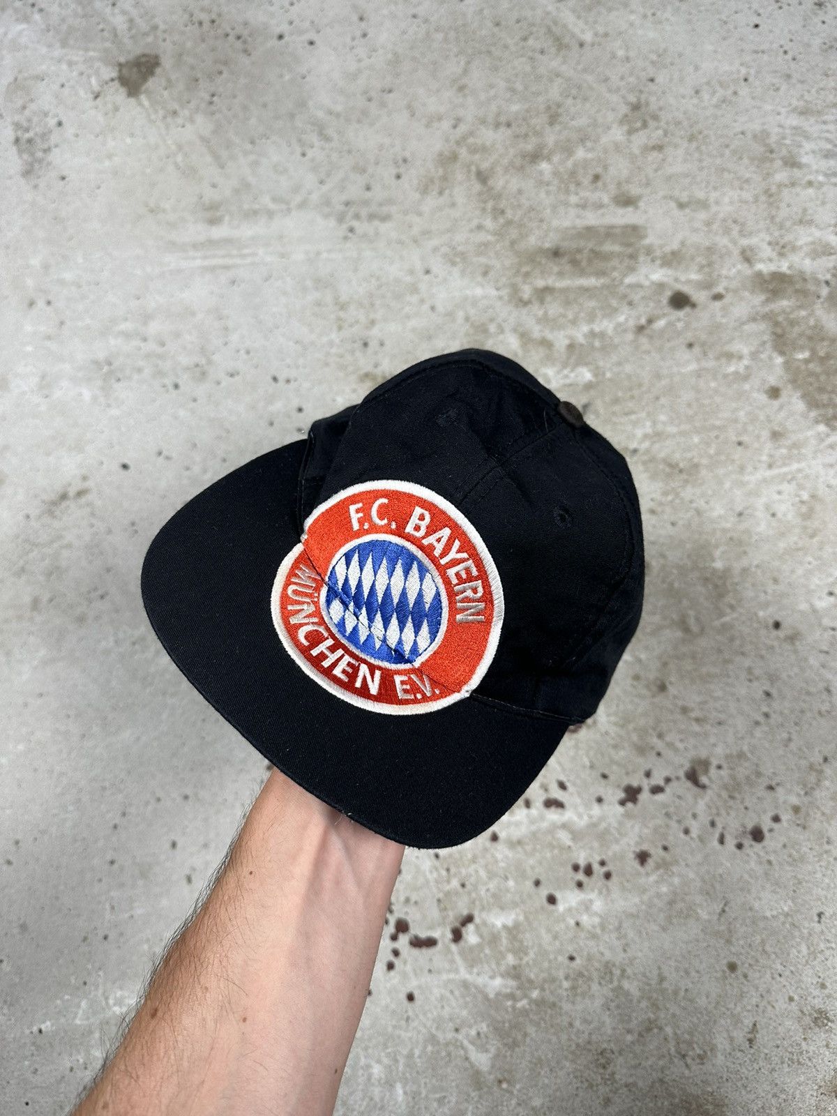 Vintage 90s Adidas x Bayern Munich Black Hat Snapback