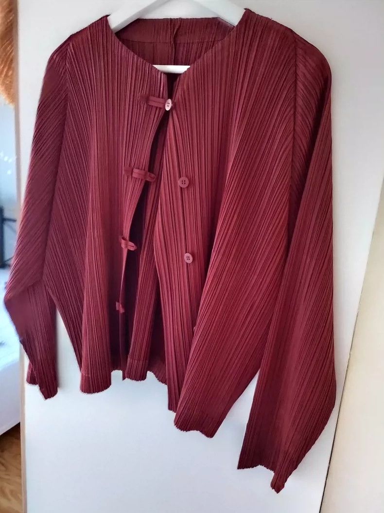 Issey Miyake Issey Miyake size:4 A dark red pleated long-sleeved cardig Size M / US 6-8 / IT 42-44 - 1 Thumbnail