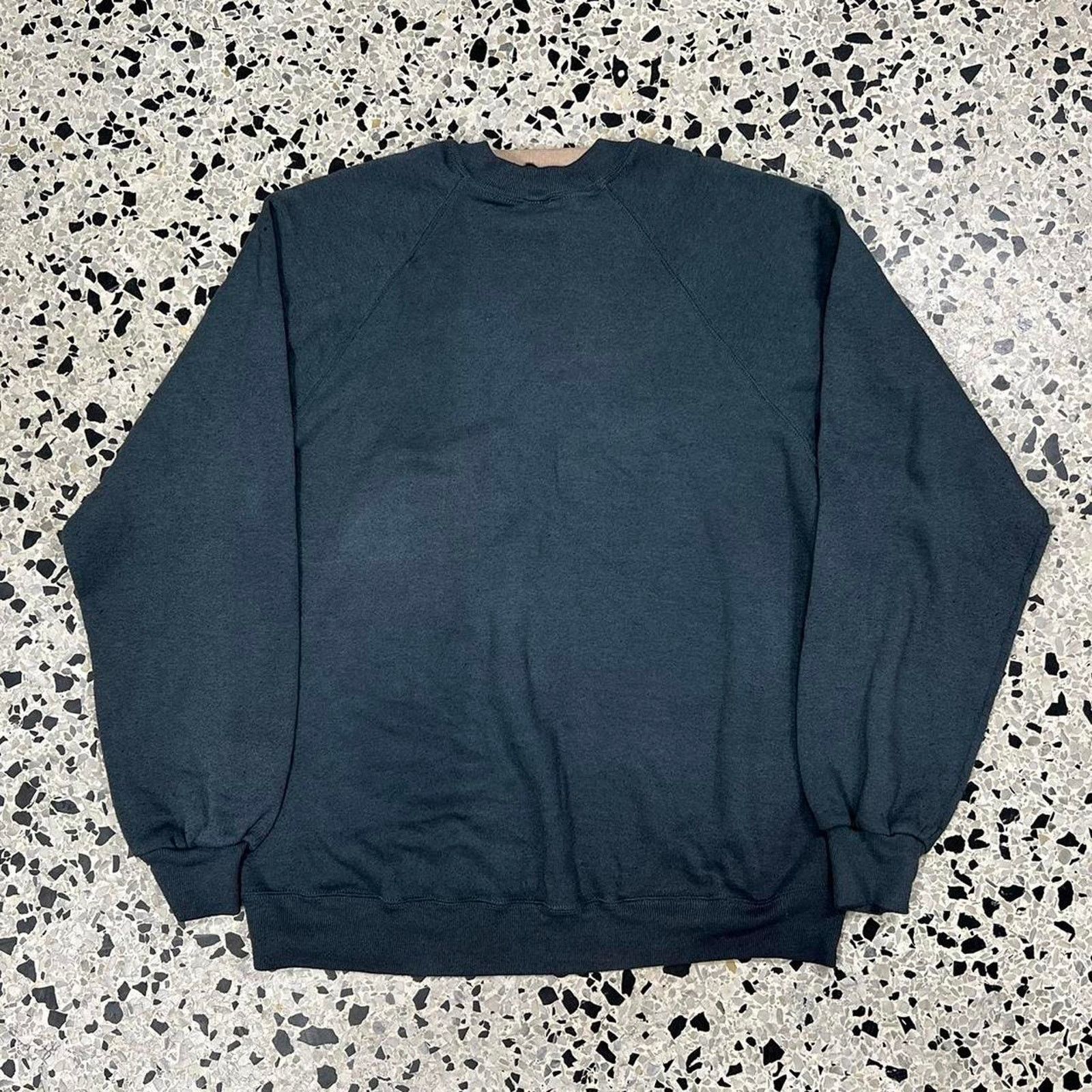 Vintage VINTAGE 80S OVERDYED UNICORM RAGLAN SWEATSHIRT: Size US L / EU 52-54 / 3 - 4 Thumbnail