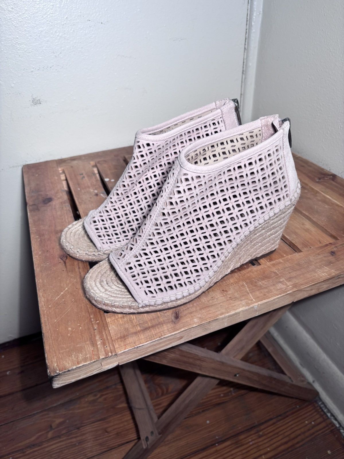 Vince Camuto Vince Camuto Cutout Wedge Sandals Size US 7.5 / IT 37.5 - 1 Thumbnail