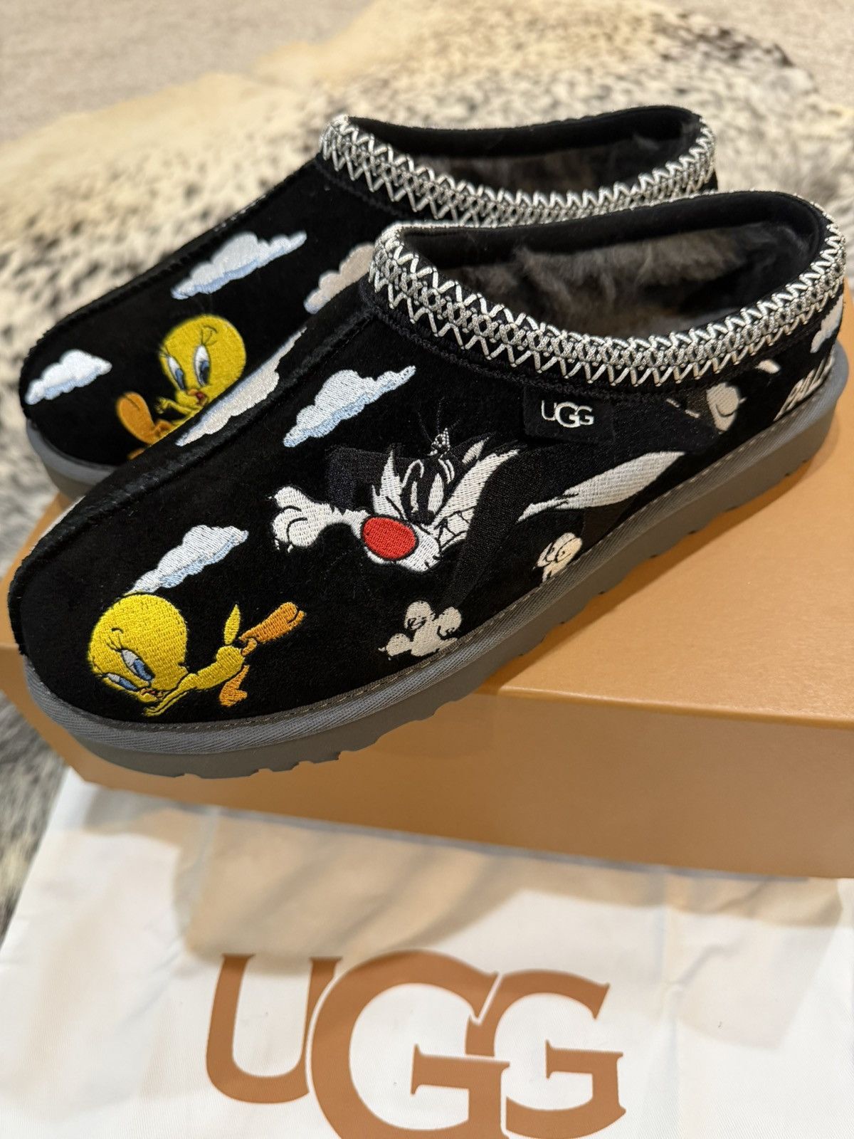 Ugg 2025 Palace x Looney Tunes x Ugg Tasman Size US 9 / EU 42 - 1 Thumbnail