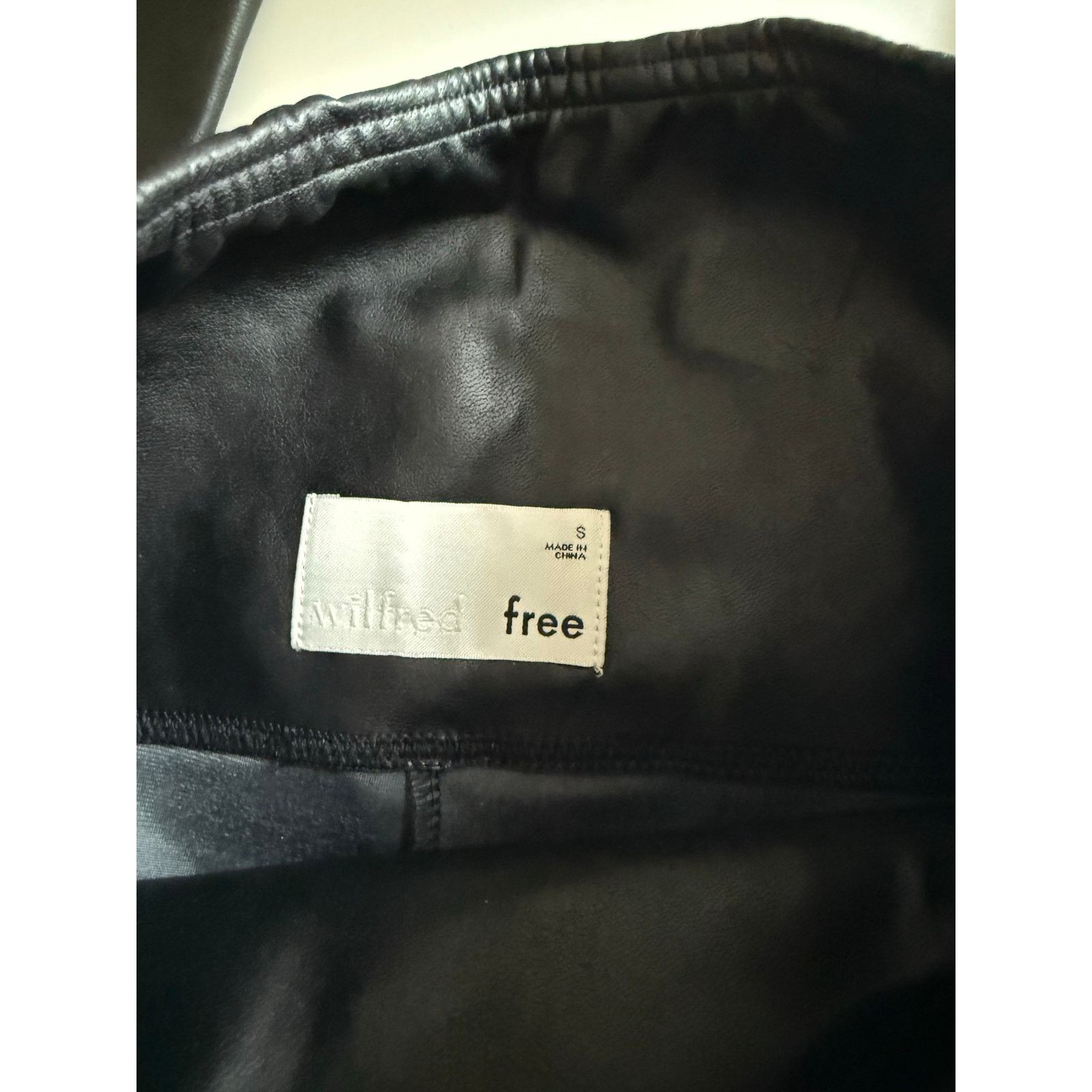 Aritzia $138 New Aritzia Wilfred Daria Faux Leather Leggings S Black Size 27" / US 4 / IT 40 - 5 Thumbnail