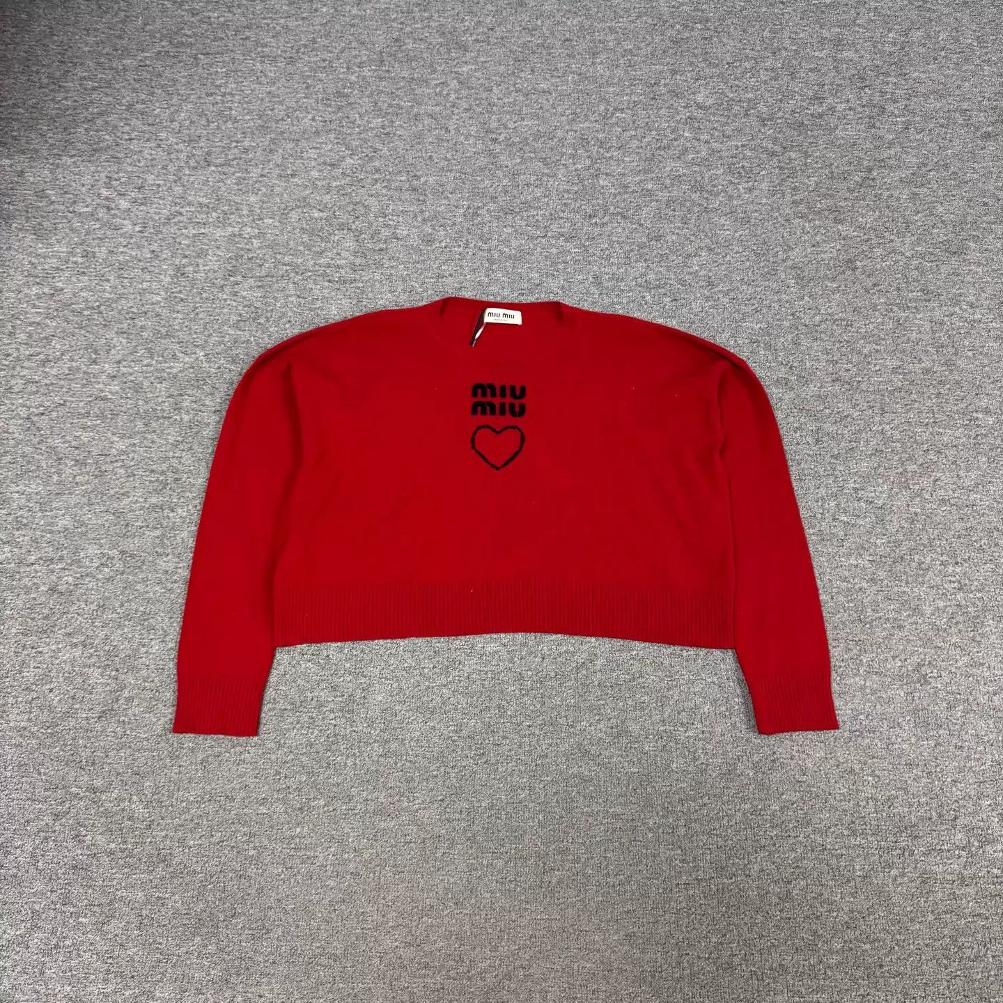 Miu Miu MIU MIU Red Heart Embroidered Logo Short Cashmere Sweater Size XS / US 0-2 / IT 36-38 - 2 Thumbnail