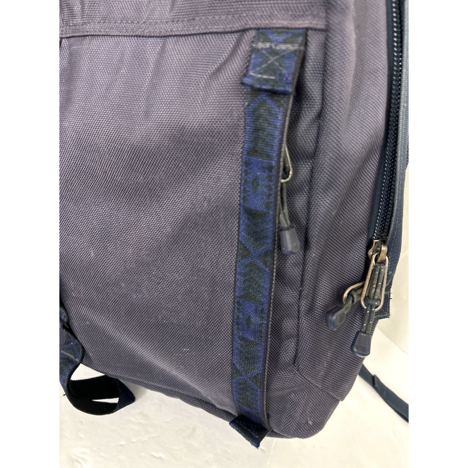 The North Face VINTAGE The North Face Lineage 20L Backpack Navy Blue Aztec Pattern Mens Medium Portable School Outdoor Laptop Sleeve/Protection Rip on Side Size ONE SIZE - 3 Thumbnail