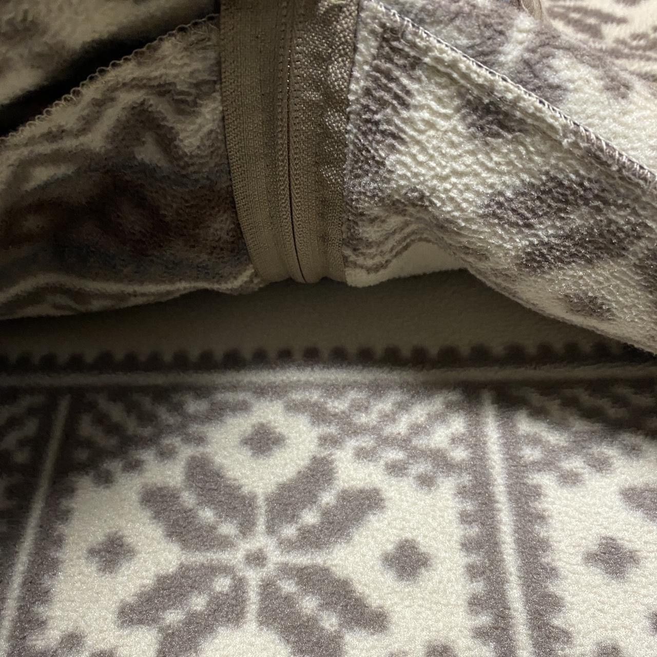 Woolrich Woolen Mills Woolrich snowflake beige and brown pattern fleece vest Size US M / EU 48-50 / 2 - 4 Thumbnail