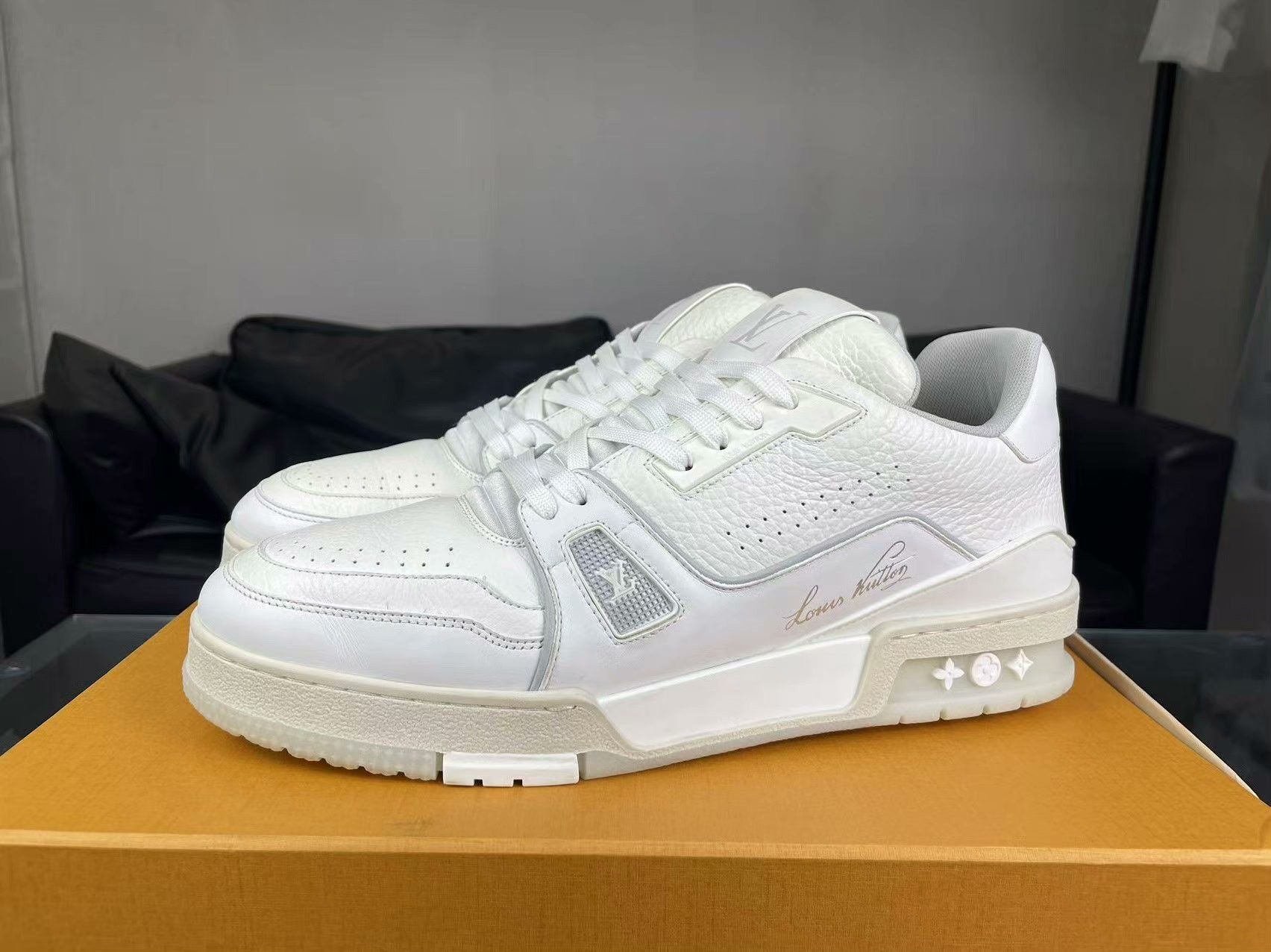 Louis Vuitton Louis Vuitton Training White Lowtop Sneakers 9.5 Men Size US 9.5 / EU 42-43 - 1 Thumbnail