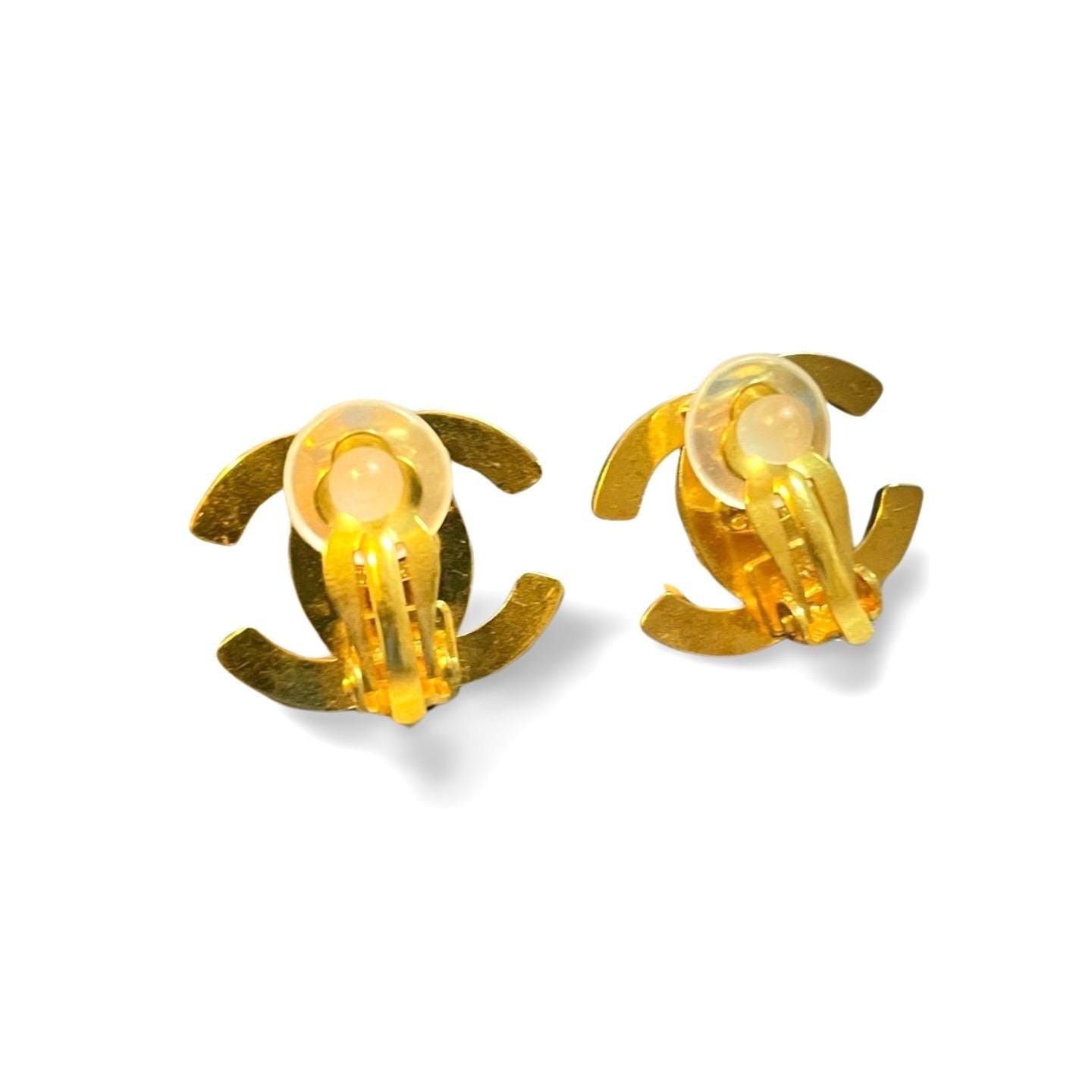 Chanel Vintage CHANEL golden turn lock CC earrings. Very classic an Size ONE SIZE - 6 Thumbnail