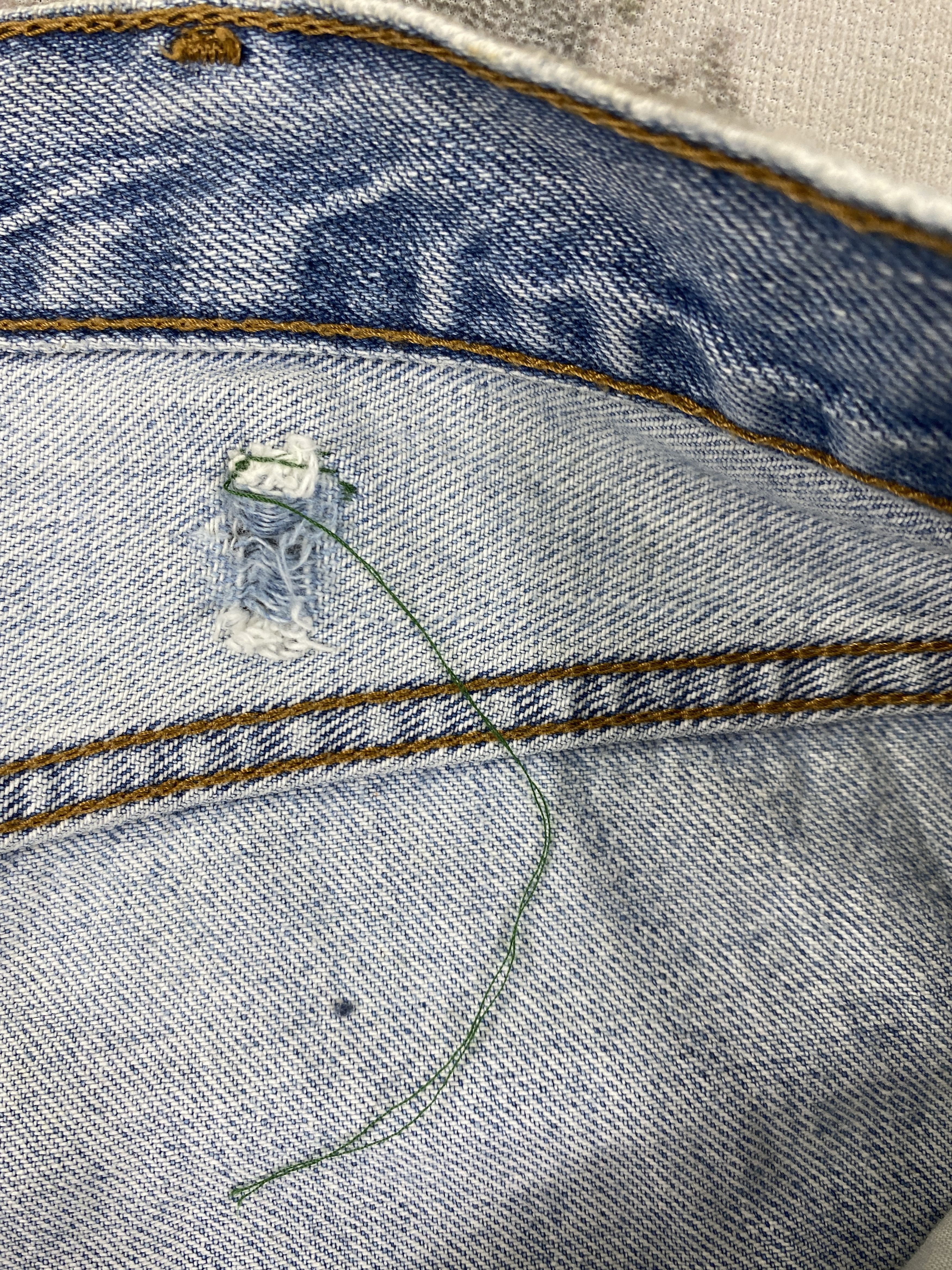 Levi's Light Wash Vintage Levi's 560 Jeans 39x29 Denim -JN842 Size US 39 - 15 Thumbnail