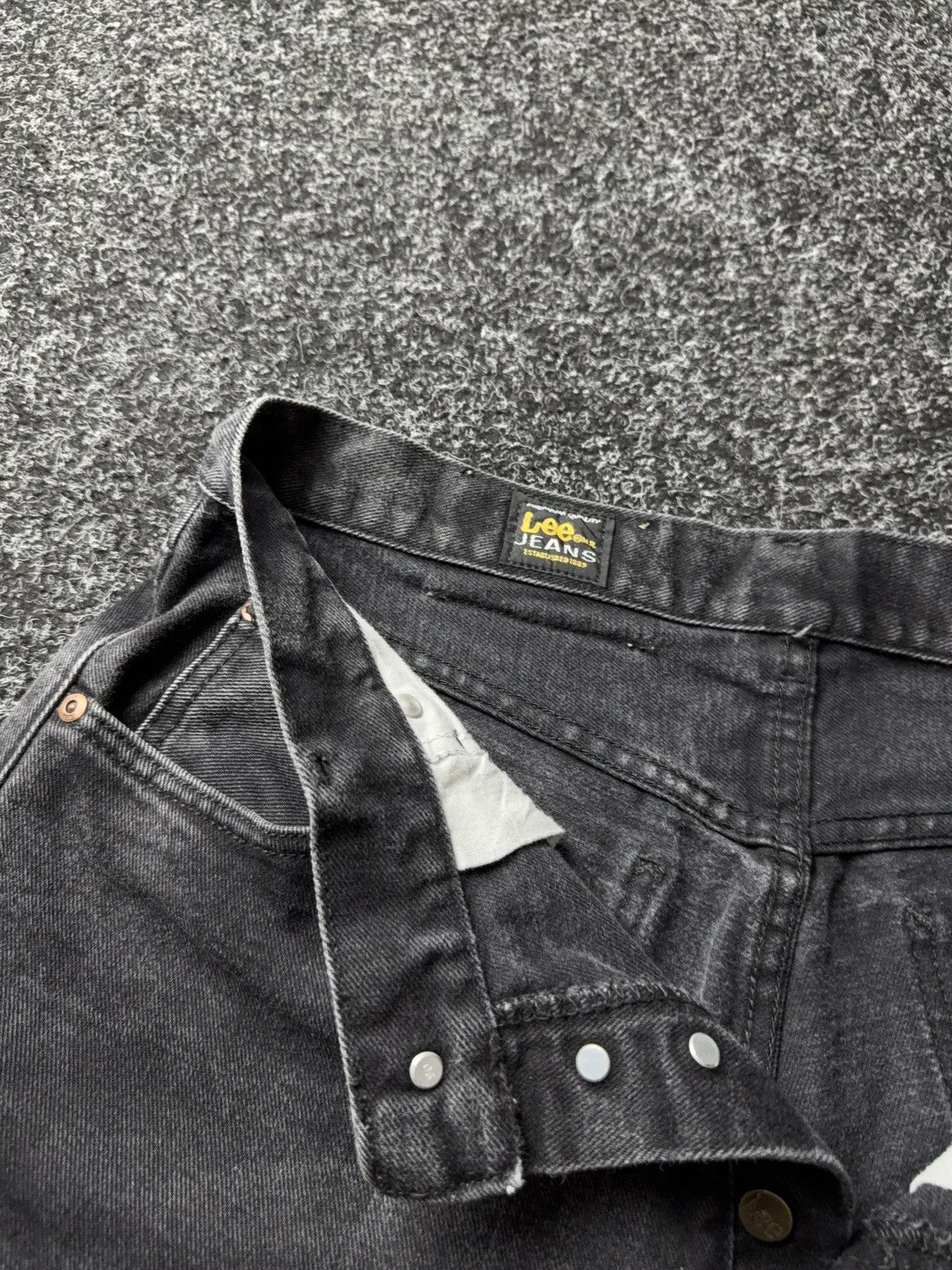 Lee Vintage 00s USA Lee Black Jeans Straight Fit Y2K Faded Size US 31 - 14 Thumbnail