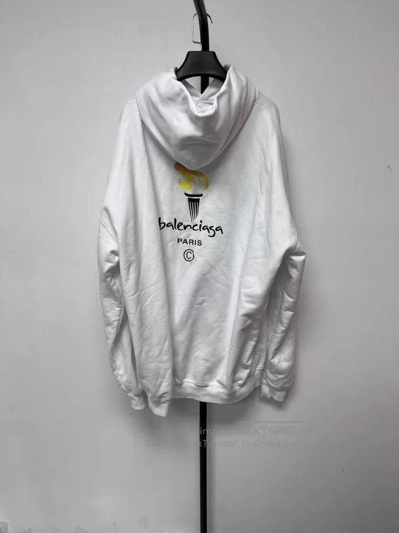 Balenciaga Balenciaga Torch Letter Printed Long Sleeve Sweater Size US XXS / EU 40 - 2 Thumbnail
