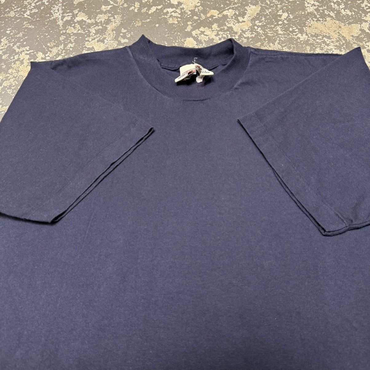 Nutmeg Vintage Nutmeg Mills Navy Blank 90s Single Stitch Tshirt USA Size US L / EU 52-54 / 3 - 3 Thumbnail