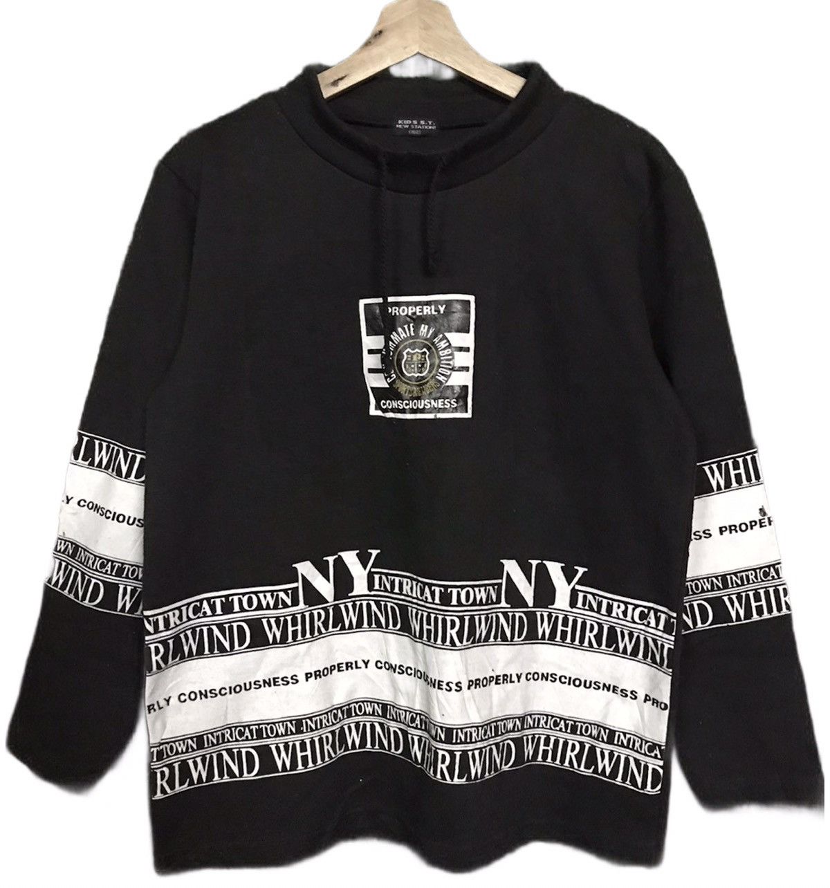 Intricat Town Tshirt Long Sleeve Pullover