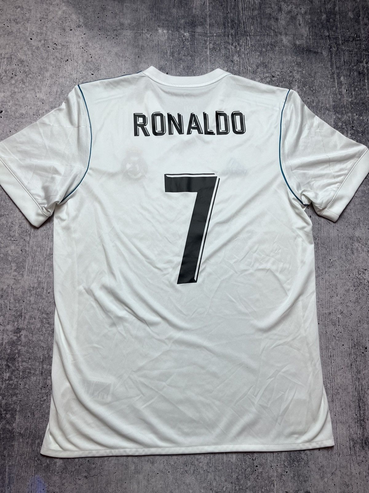Adidas REAL MADRID 2017 2018 HOME SHIRT JERSEY ADIDAS AZ8059 sz M Size US M / EU 48-50 / 2 - 6 Thumbnail