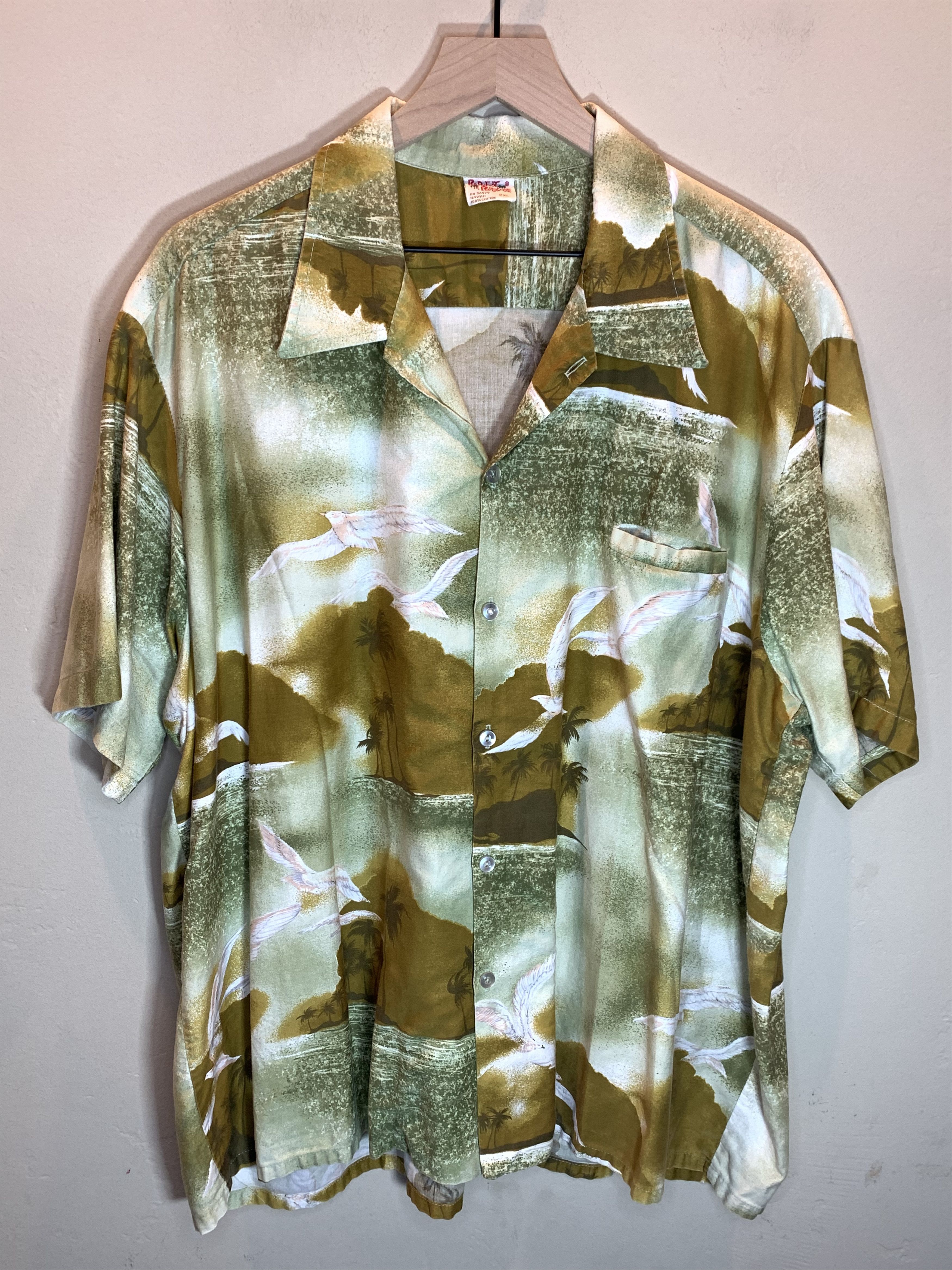RARE* Vintage Hawaii Surf Art Barefoot Paradise Button Shirt