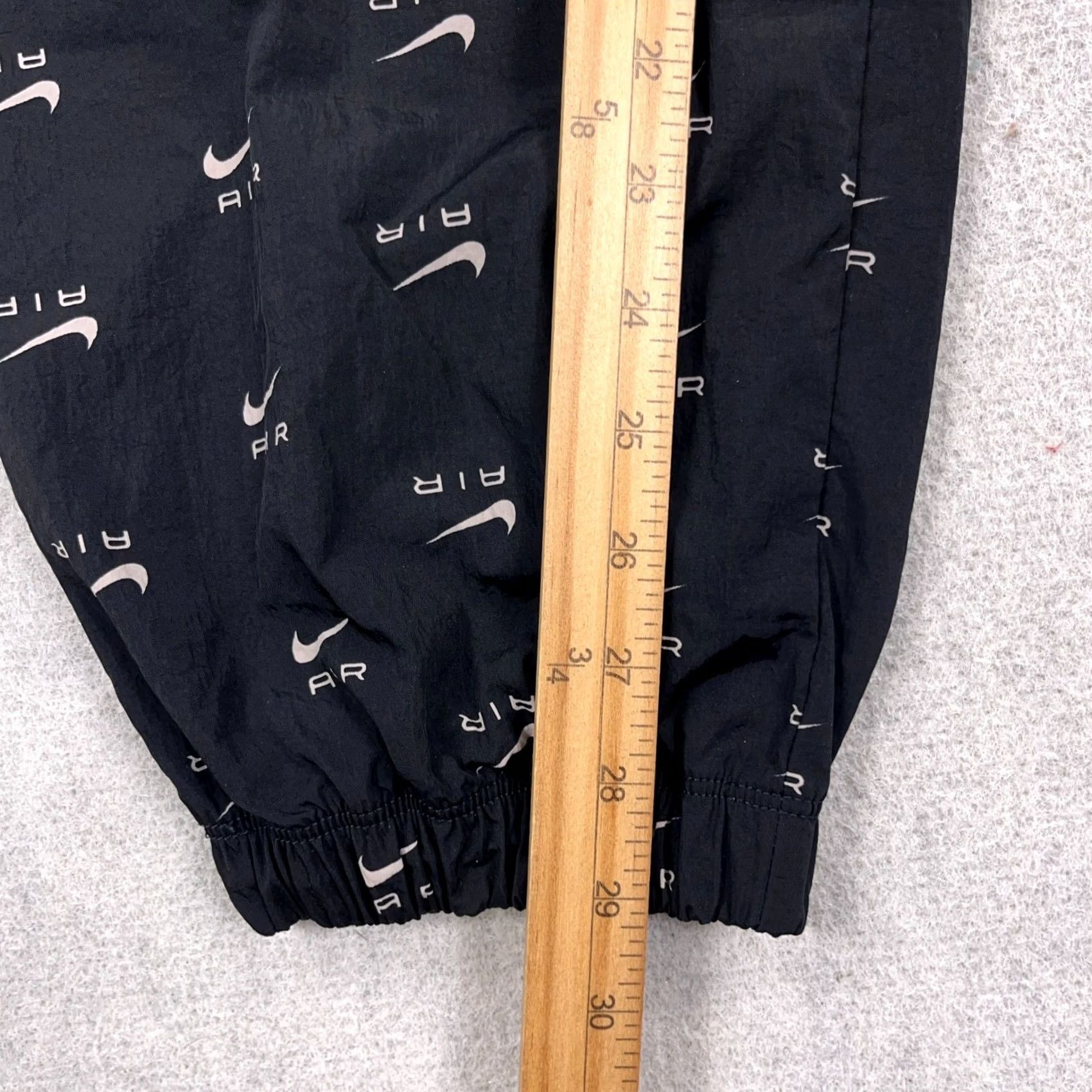 Nike VINTAGE Nike Pants Men XL Black Track Suit Windbreakers Unlined Baggy Tapered AOP Size 46R - 6 Thumbnail