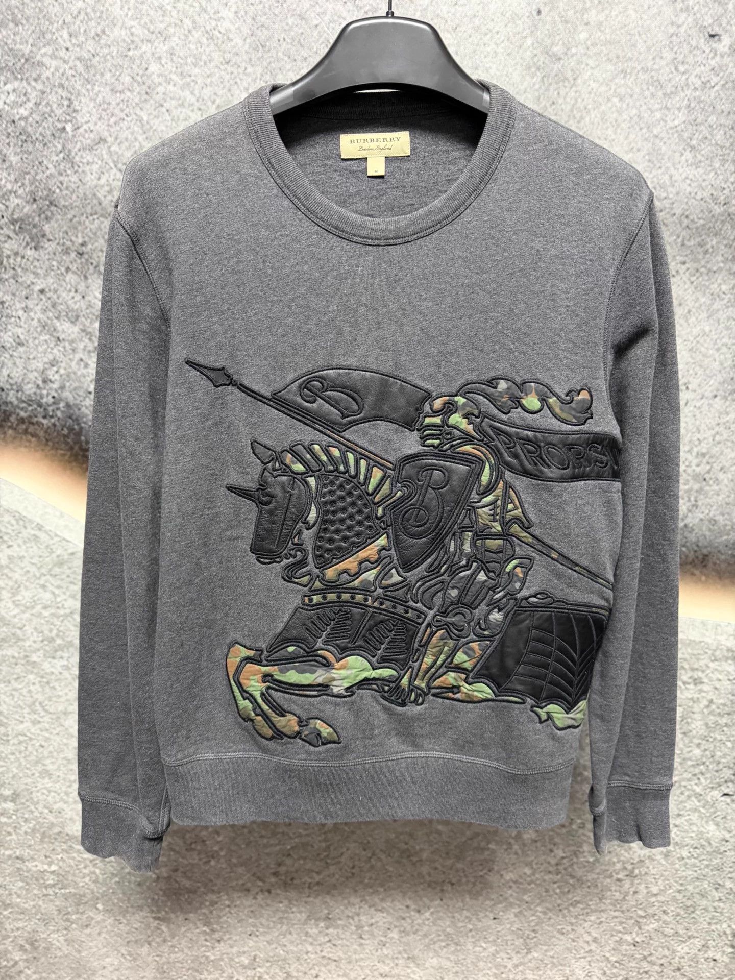 Burberry Burberry Men's Gray Knight Embroidered M Sweatshirt Size US M / EU 48-50 / 2 - 1 Thumbnail