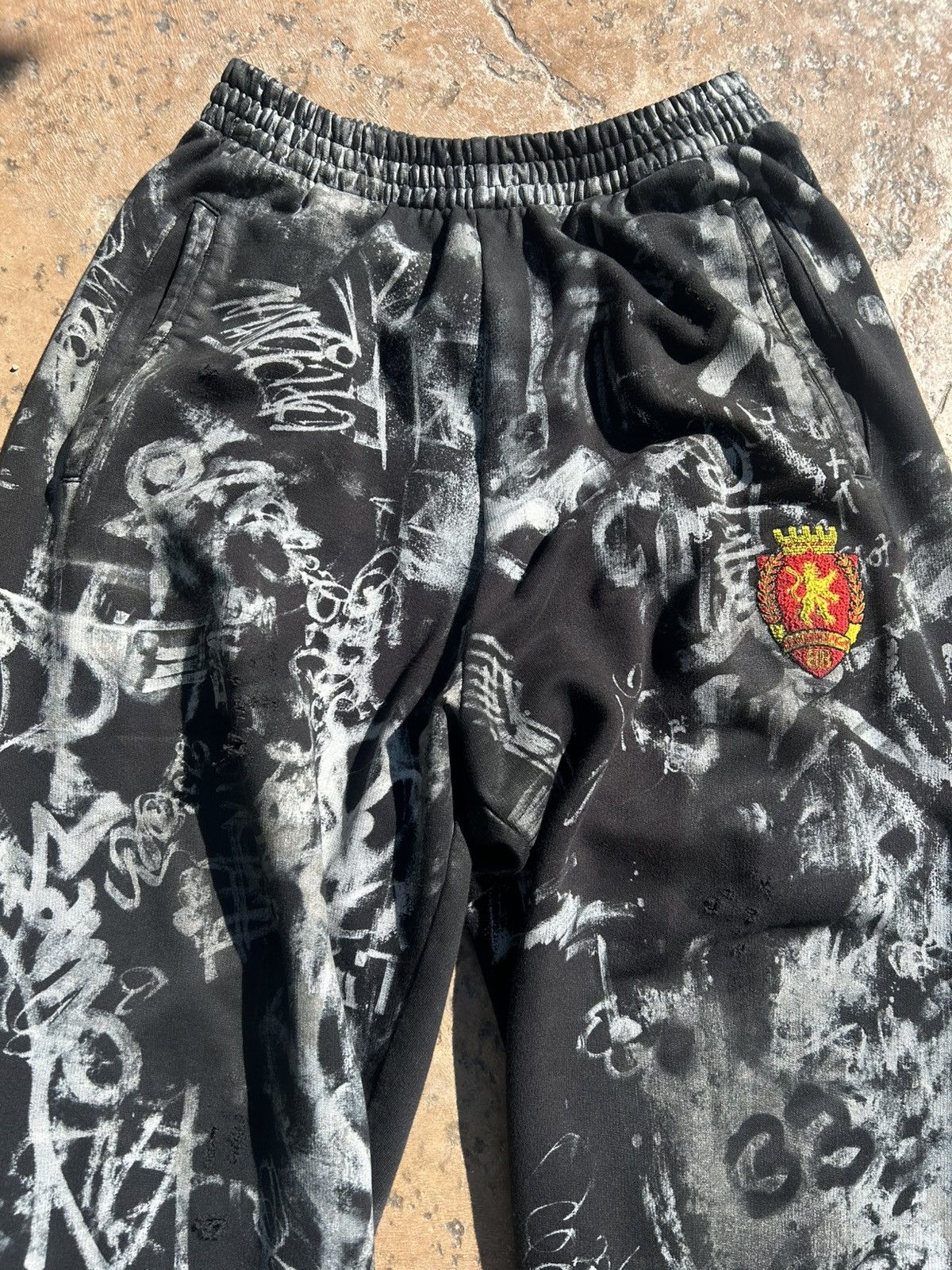 Balenciaga Balenciaga skater graffiti mud show sweapants Size US 30 / EU 46 - 4 Thumbnail