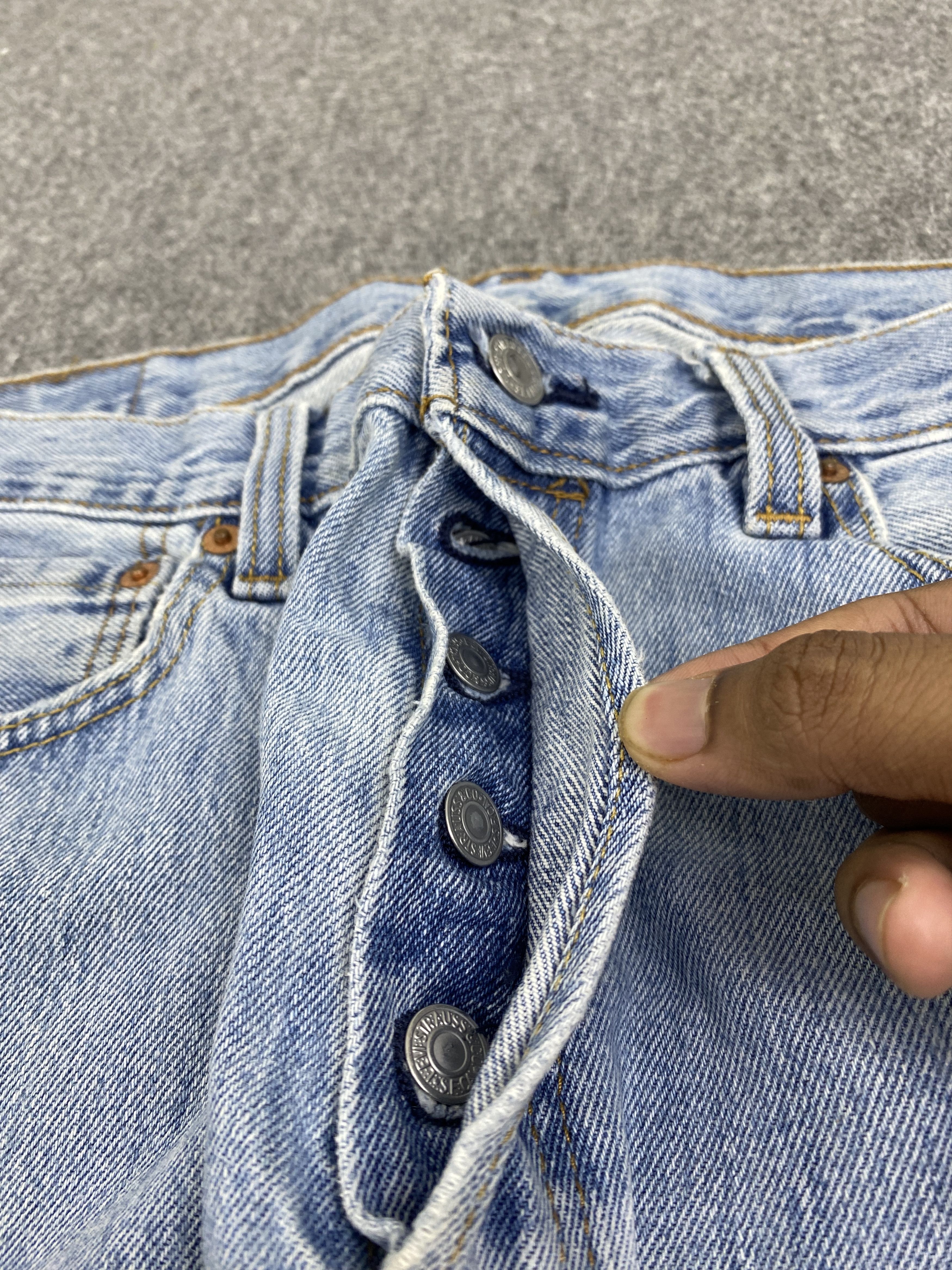Levi's × Vintage Light Blue Vintage Levis 501 Jeans Size US 35 - 14 Thumbnail